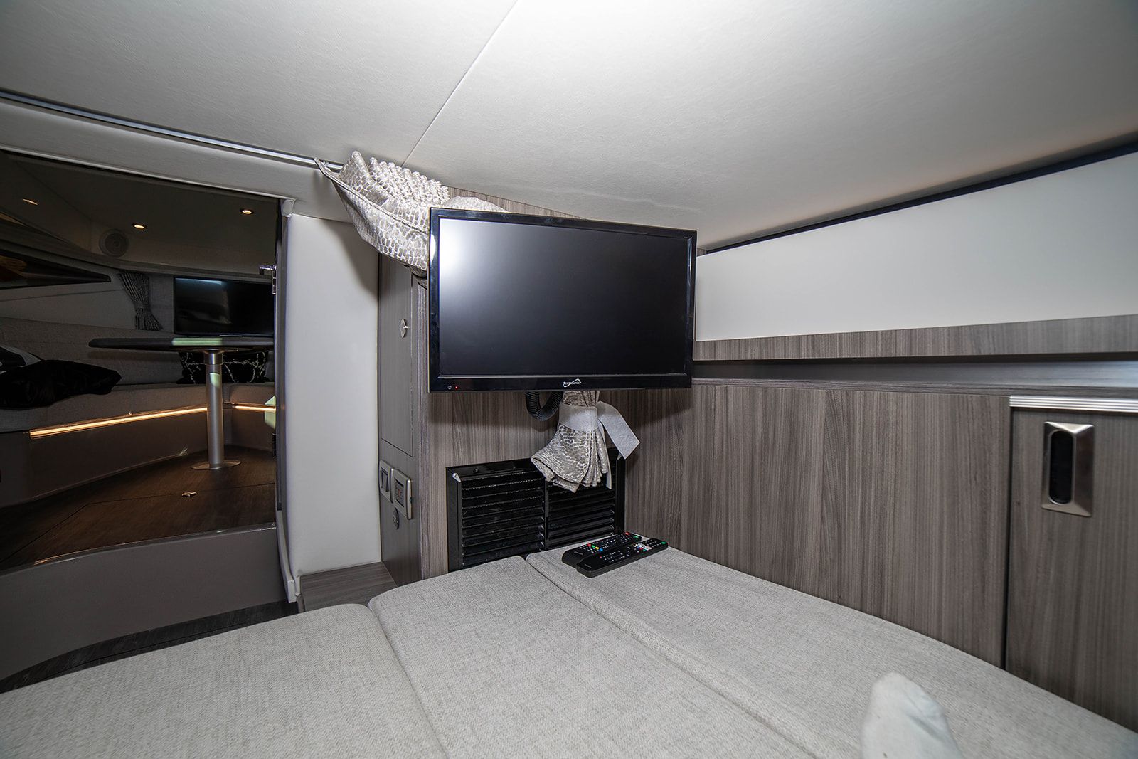 2025 Sea Ray 320 DA-OB Image Thumbnail #59