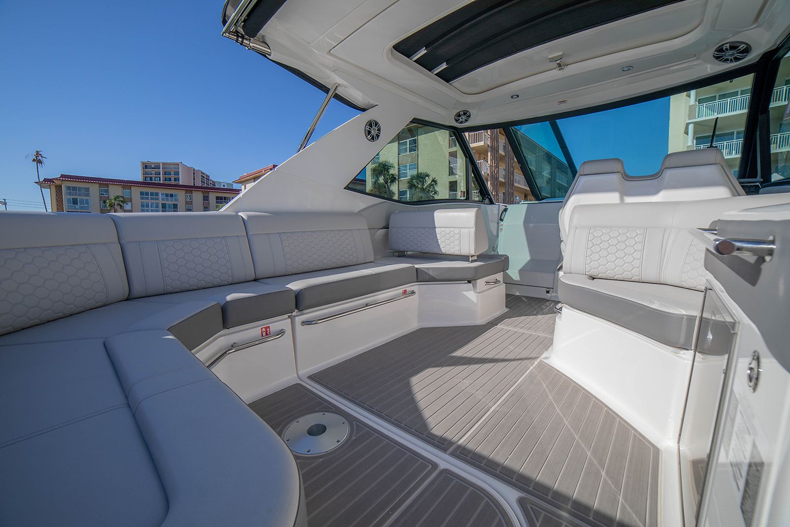 2025 Sea Ray 320 DA-OB Image Thumbnail #18