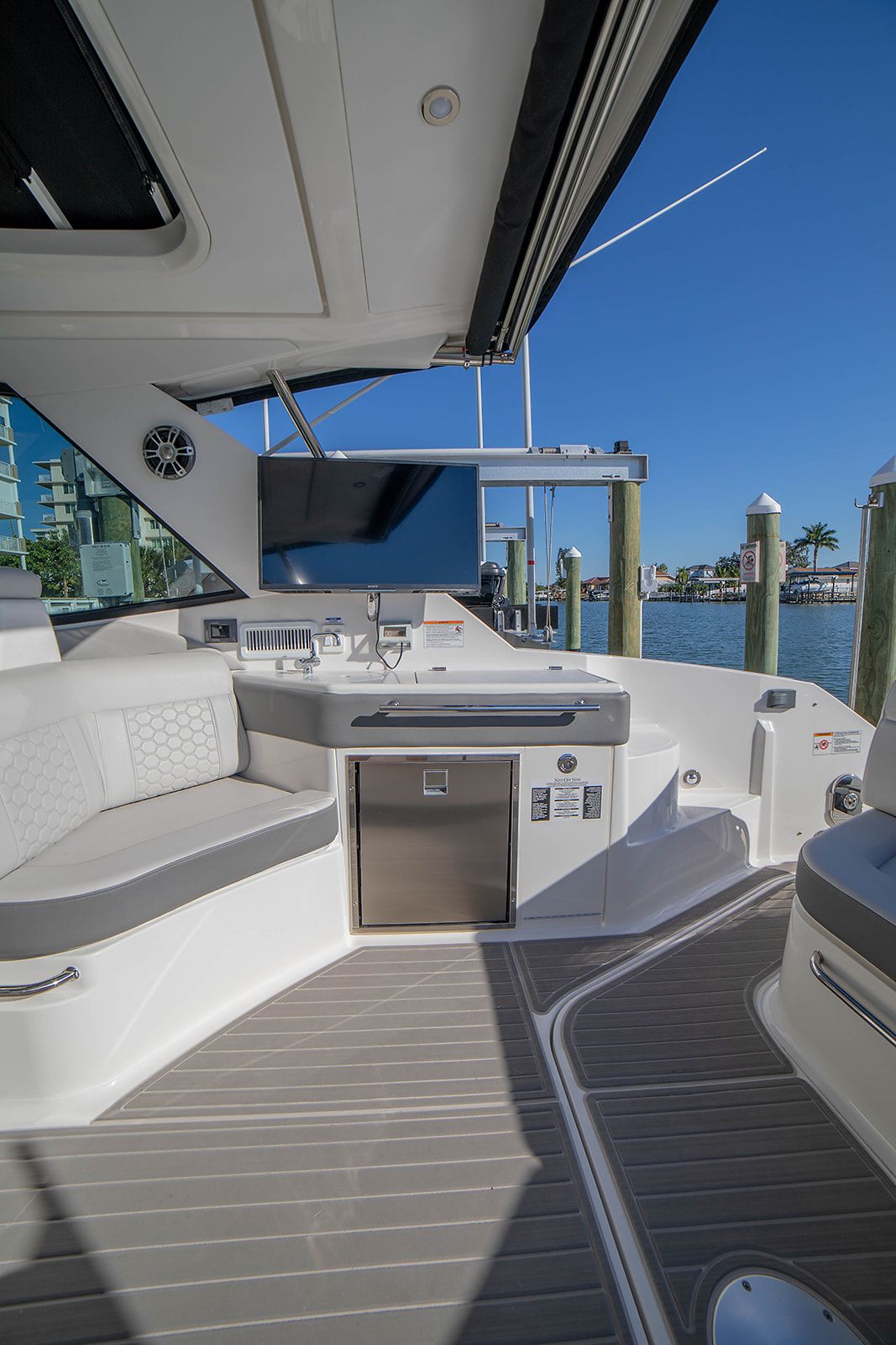 2025 Sea Ray 320 DA-OB Image Thumbnail #20