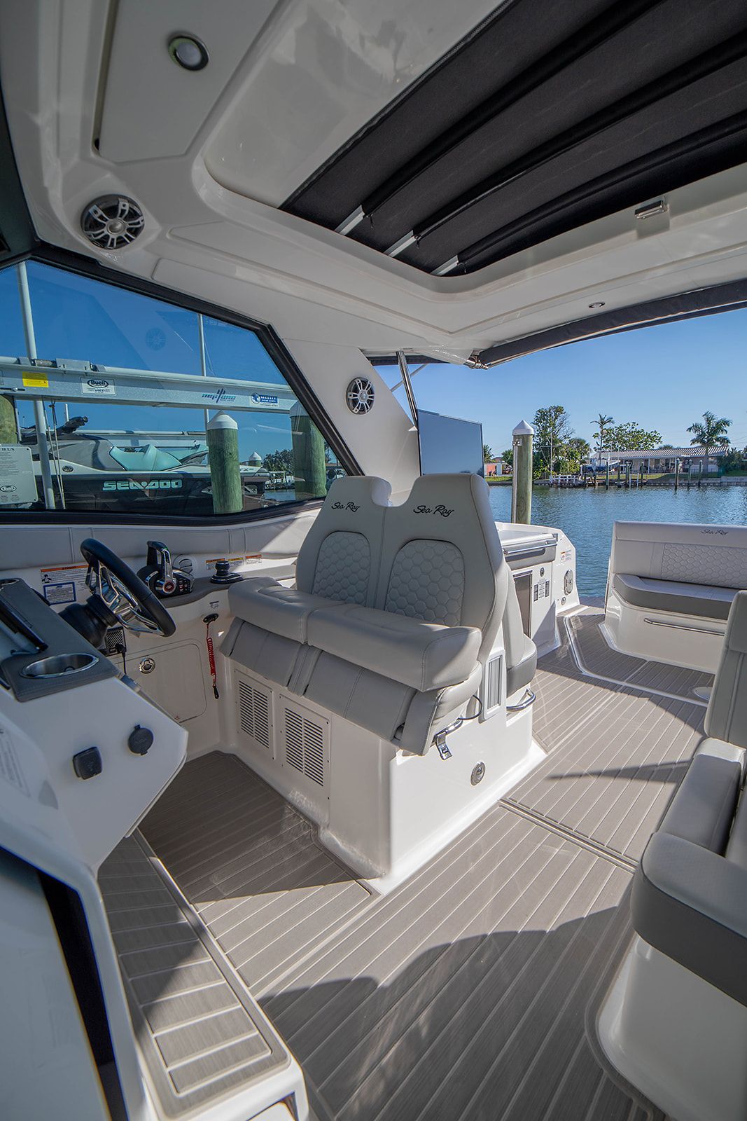 2025 Sea Ray 320 DA-OB Image Thumbnail #33