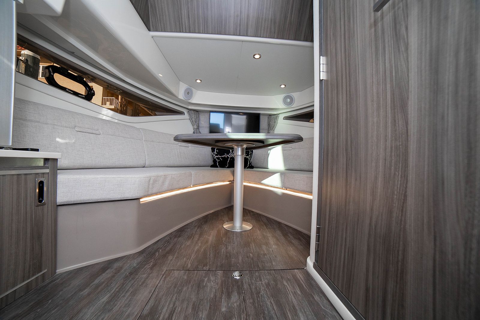 2025 Sea Ray 320 DA-OB Image Thumbnail #51