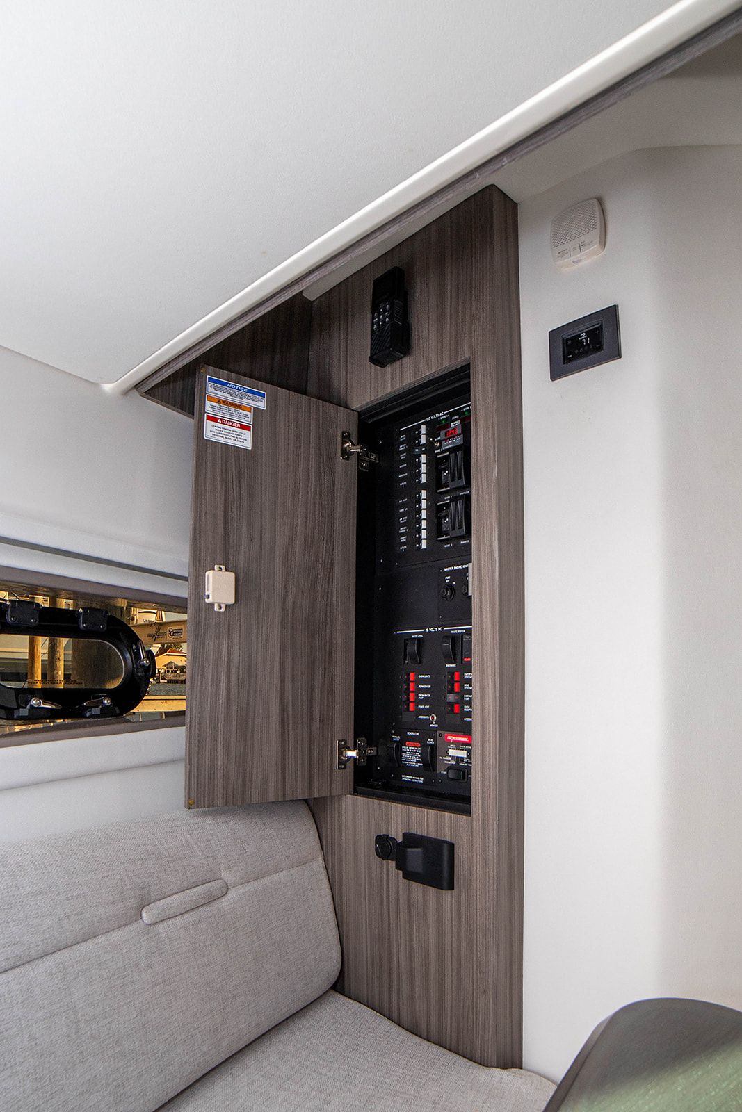 2025 Sea Ray 320 DA-OB Image Thumbnail #55