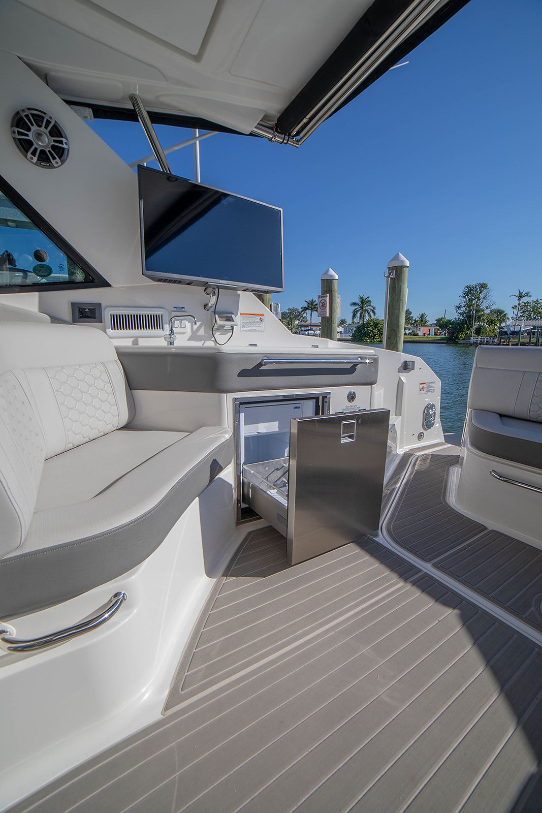 2025 Sea Ray 320 DA-OB Image Thumbnail #22