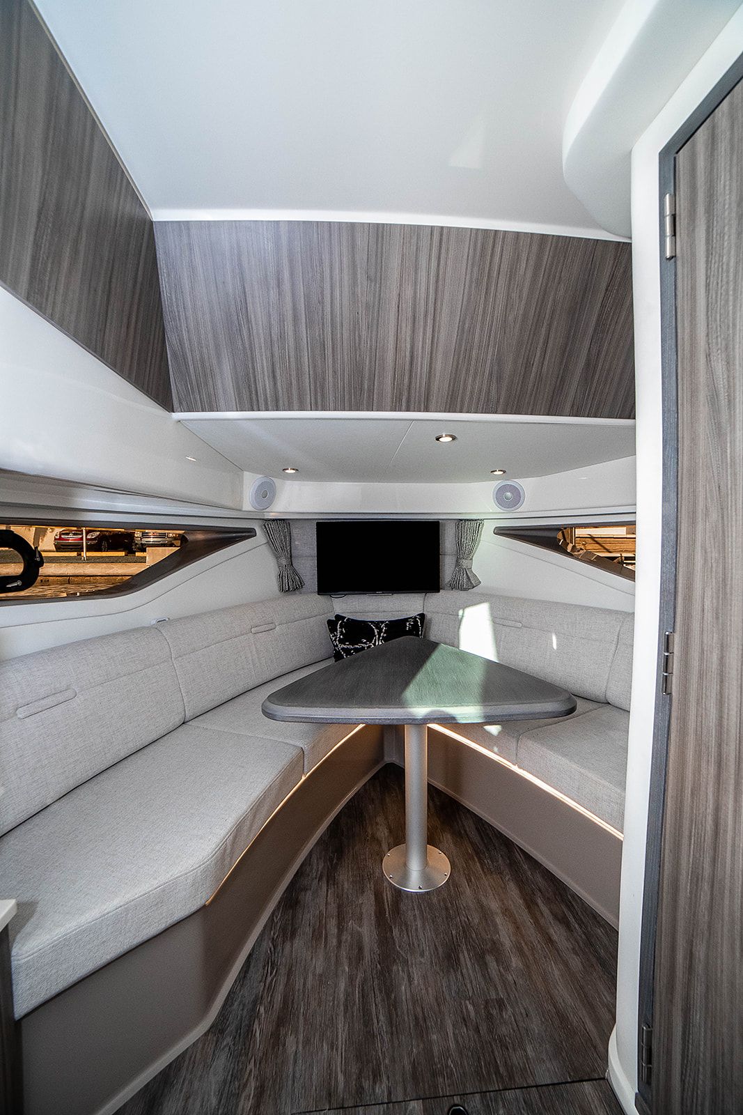 2025 Sea Ray 320 DA-OB Image Thumbnail #49