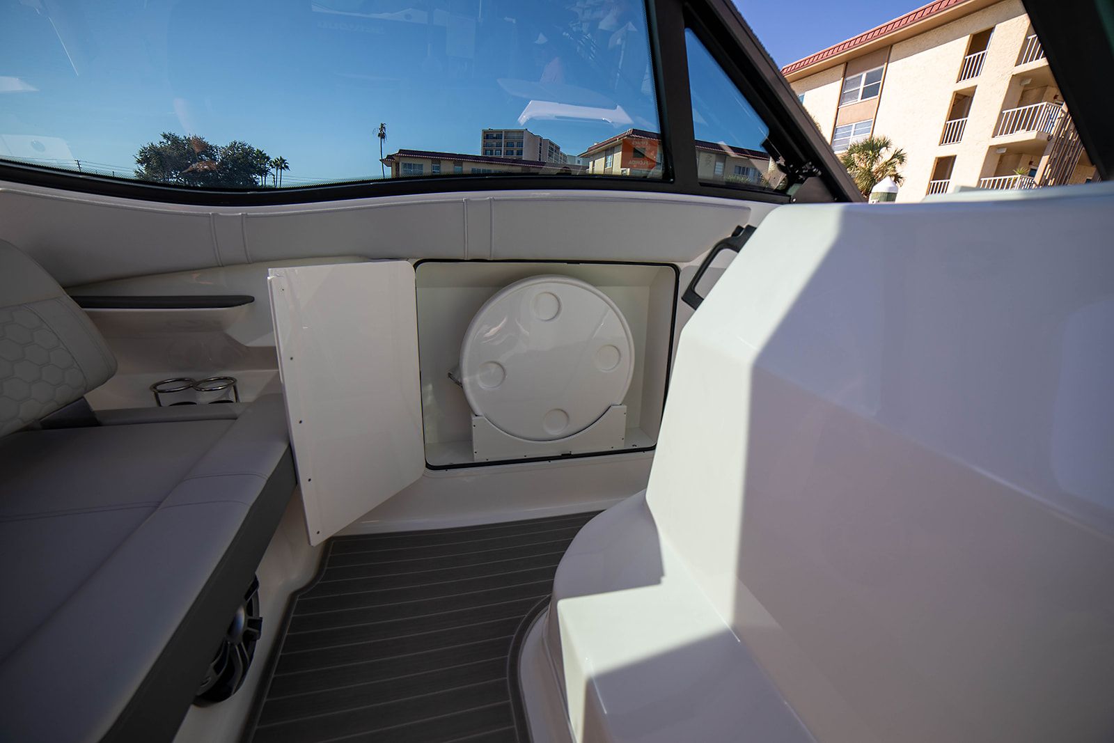 2025 Sea Ray 320 DA-OB Image Thumbnail #41