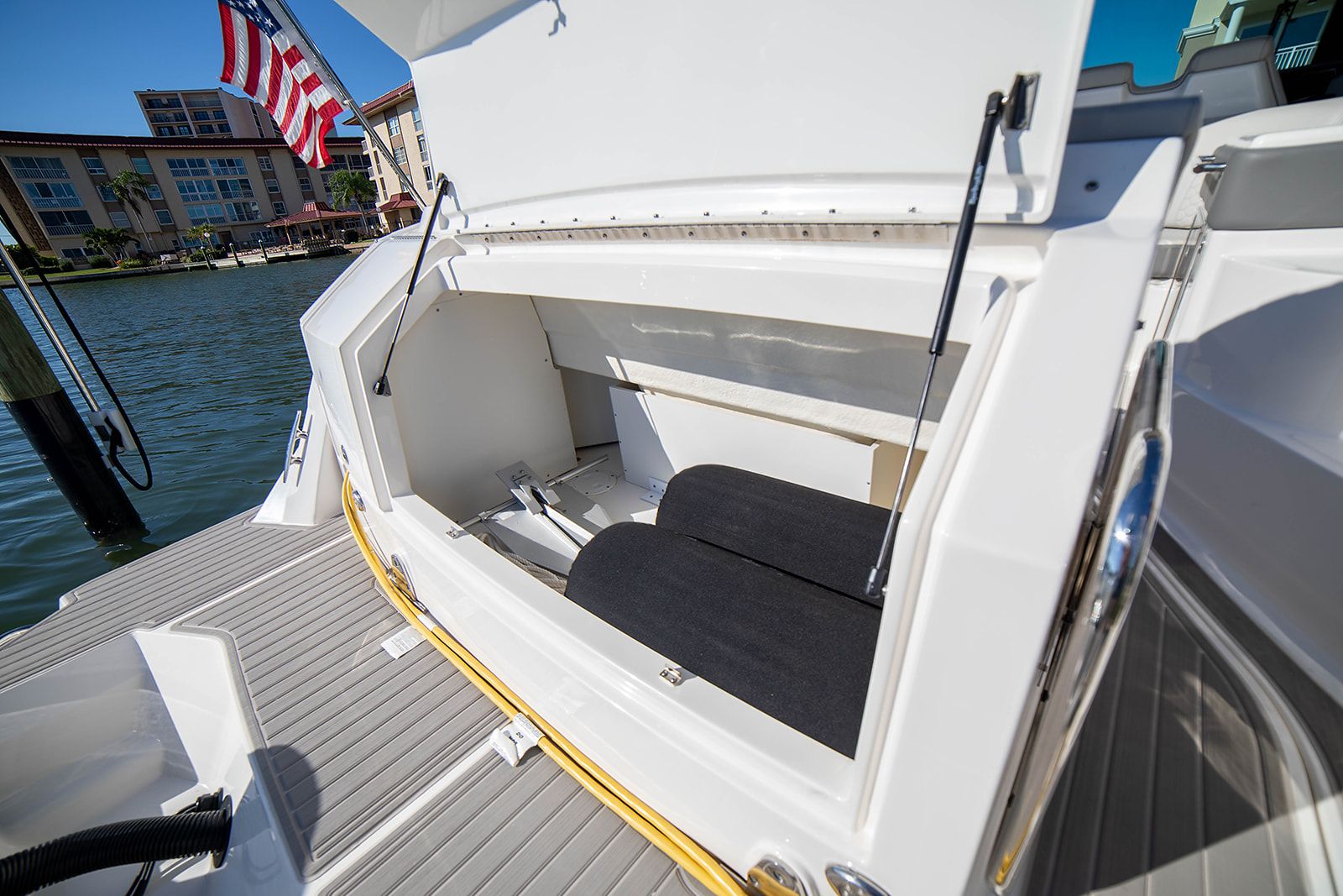 2025 Sea Ray 320 DA-OB Image Thumbnail #15