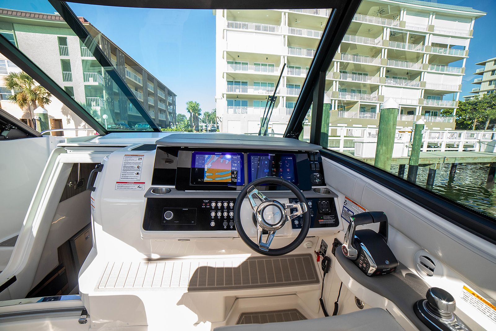 2025 Sea Ray 320 DA-OB Image Thumbnail #47