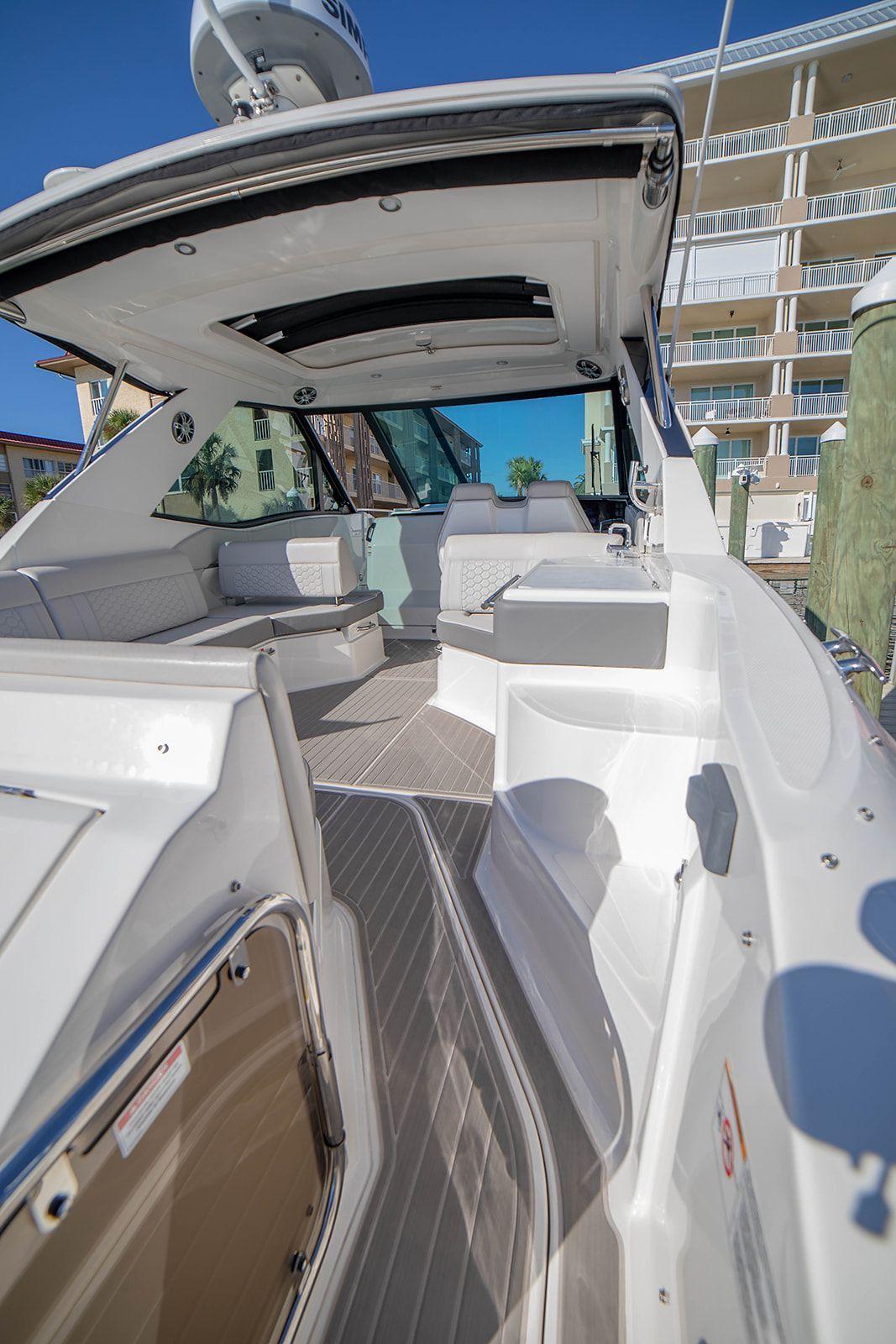 2025 Sea Ray 320 DA-OB Image Thumbnail #17