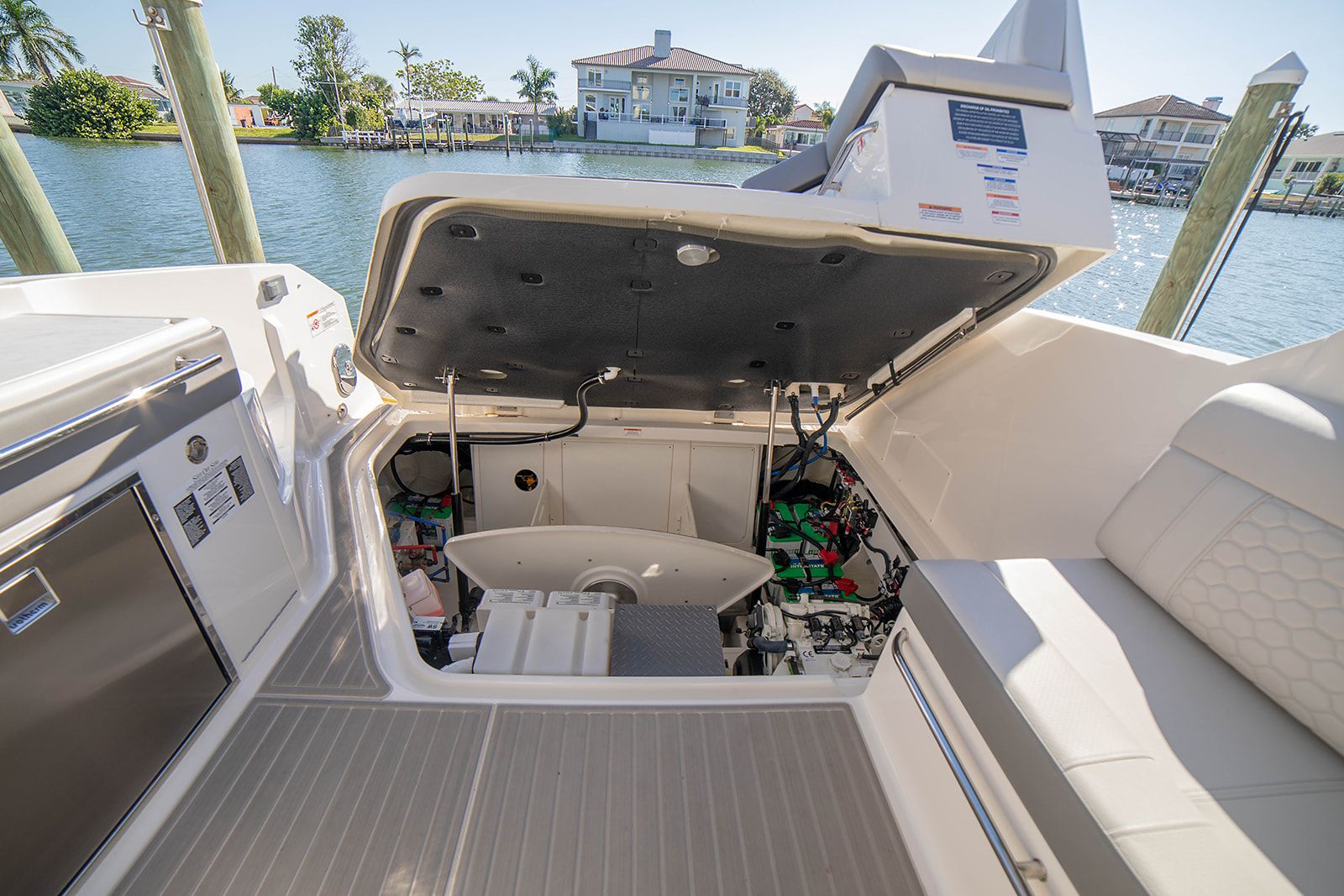 2025 Sea Ray 320 DA-OB Image Thumbnail #65