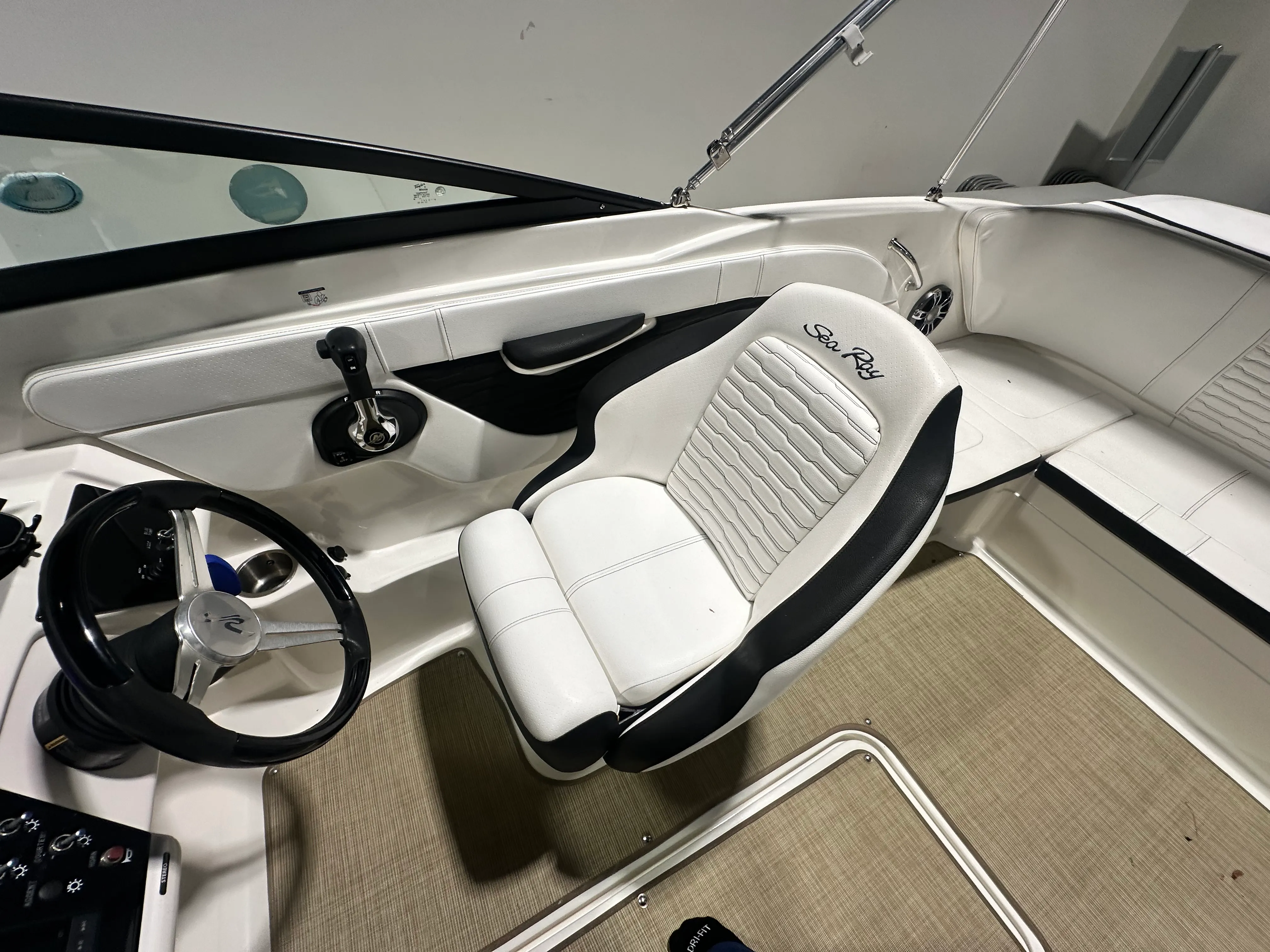 2023 Sea Ray 210 SPX Image Thumbnail #8