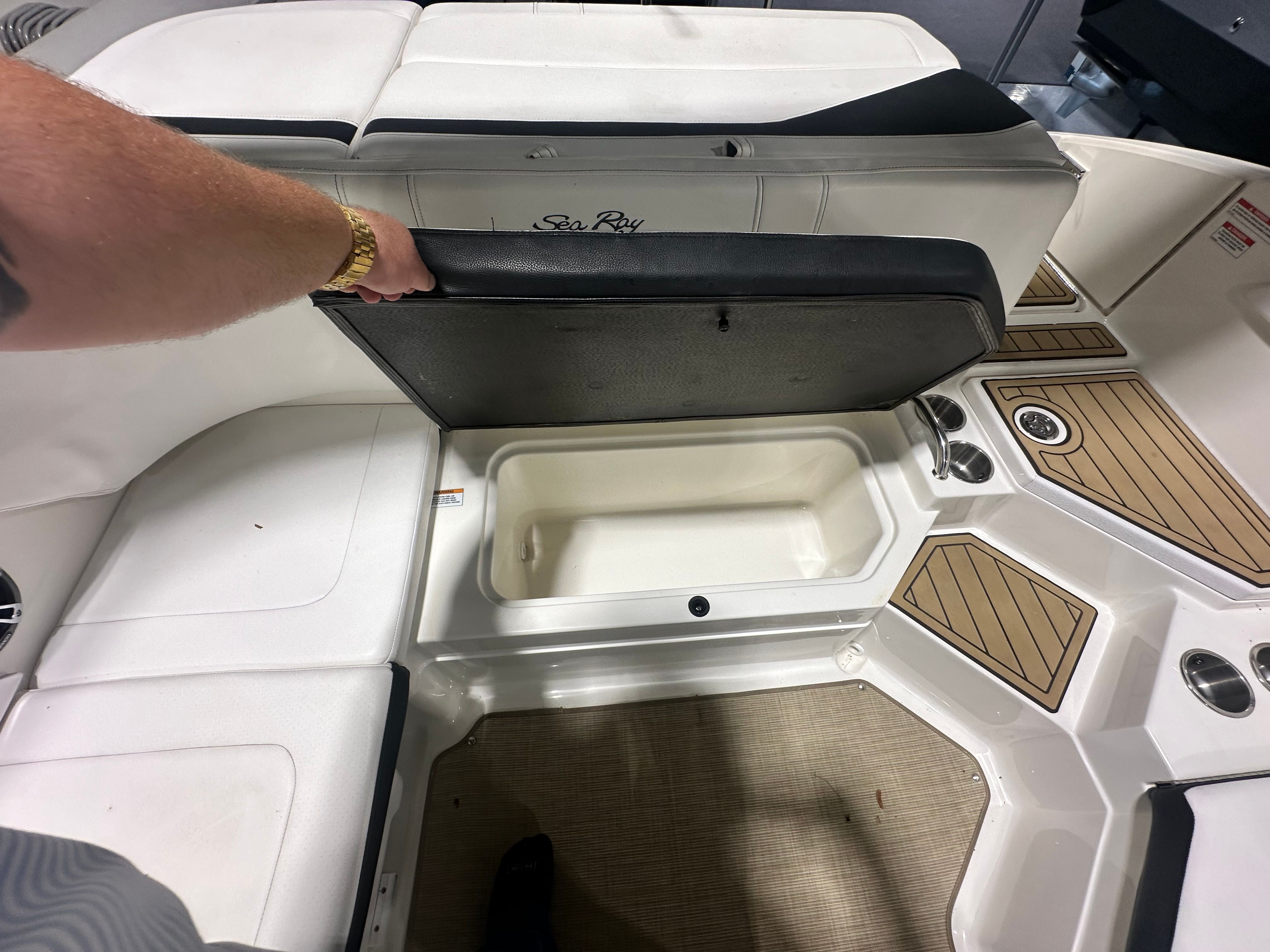 2023 Sea Ray 210 SPX Image Thumbnail #20
