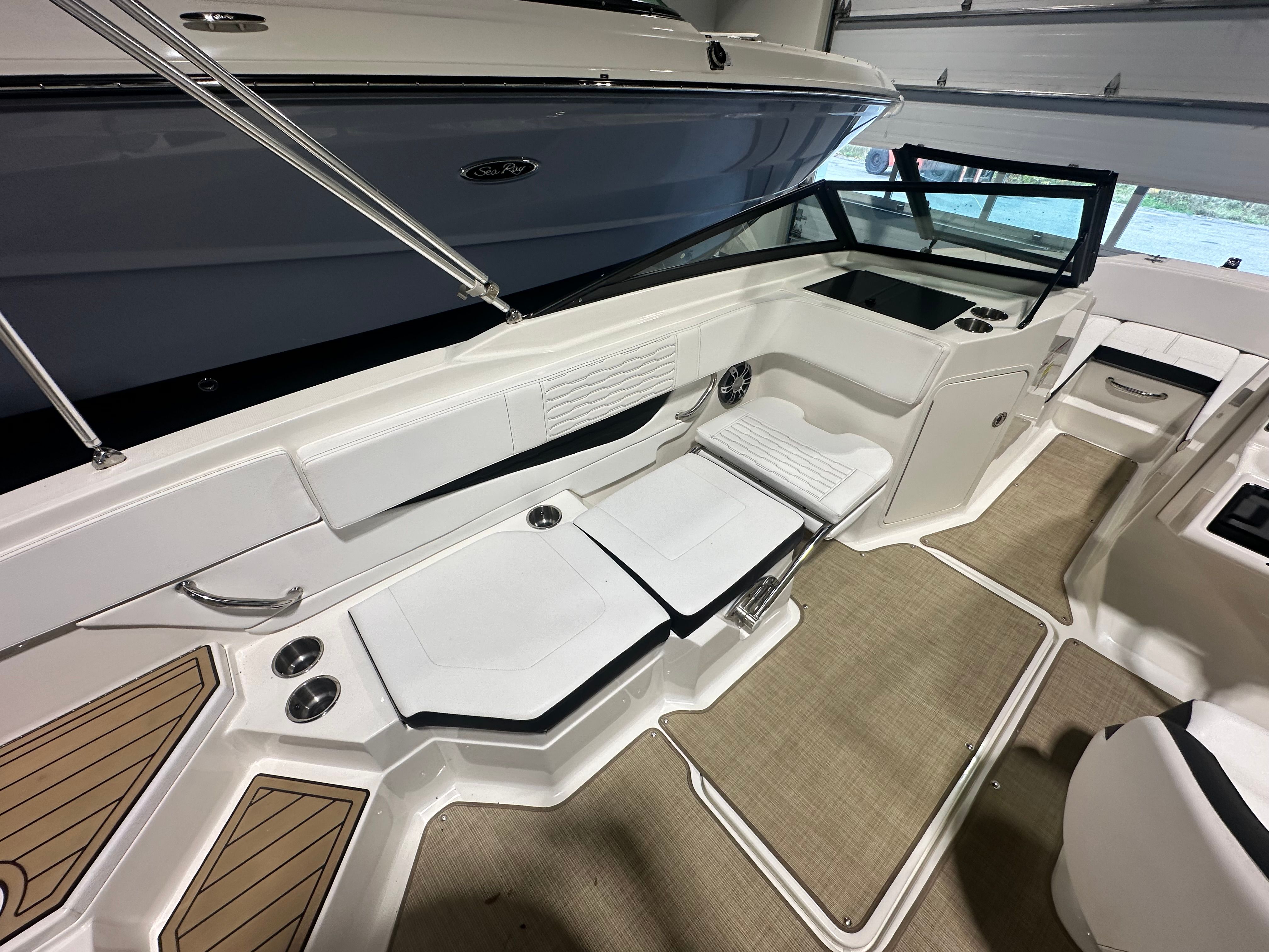 2023 Sea Ray 210 SPX Image Thumbnail #13