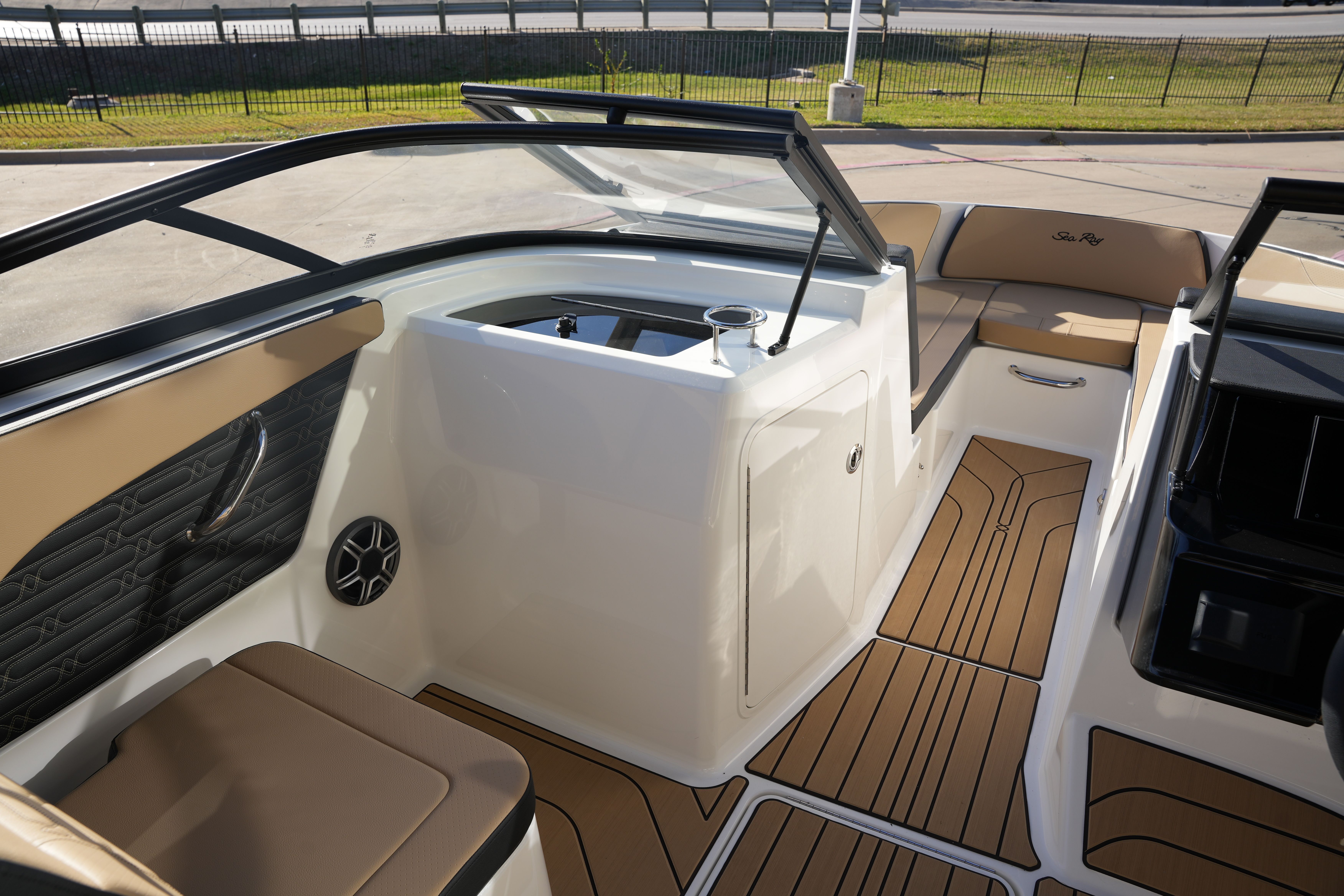 2026 Sea Ray SPX 210 Image Thumbnail #15