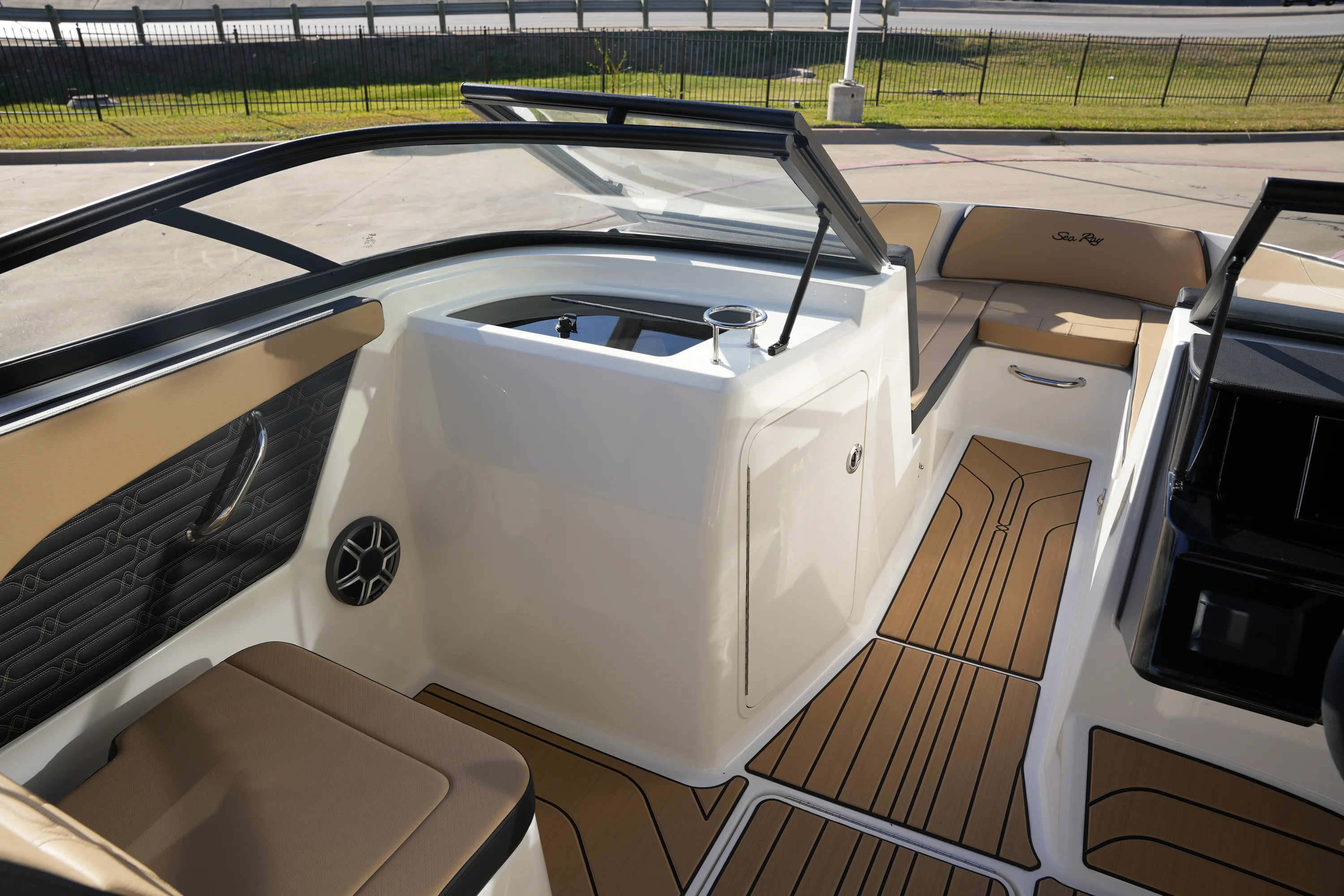 2026 Sea Ray SPX 210 Image Thumbnail #15