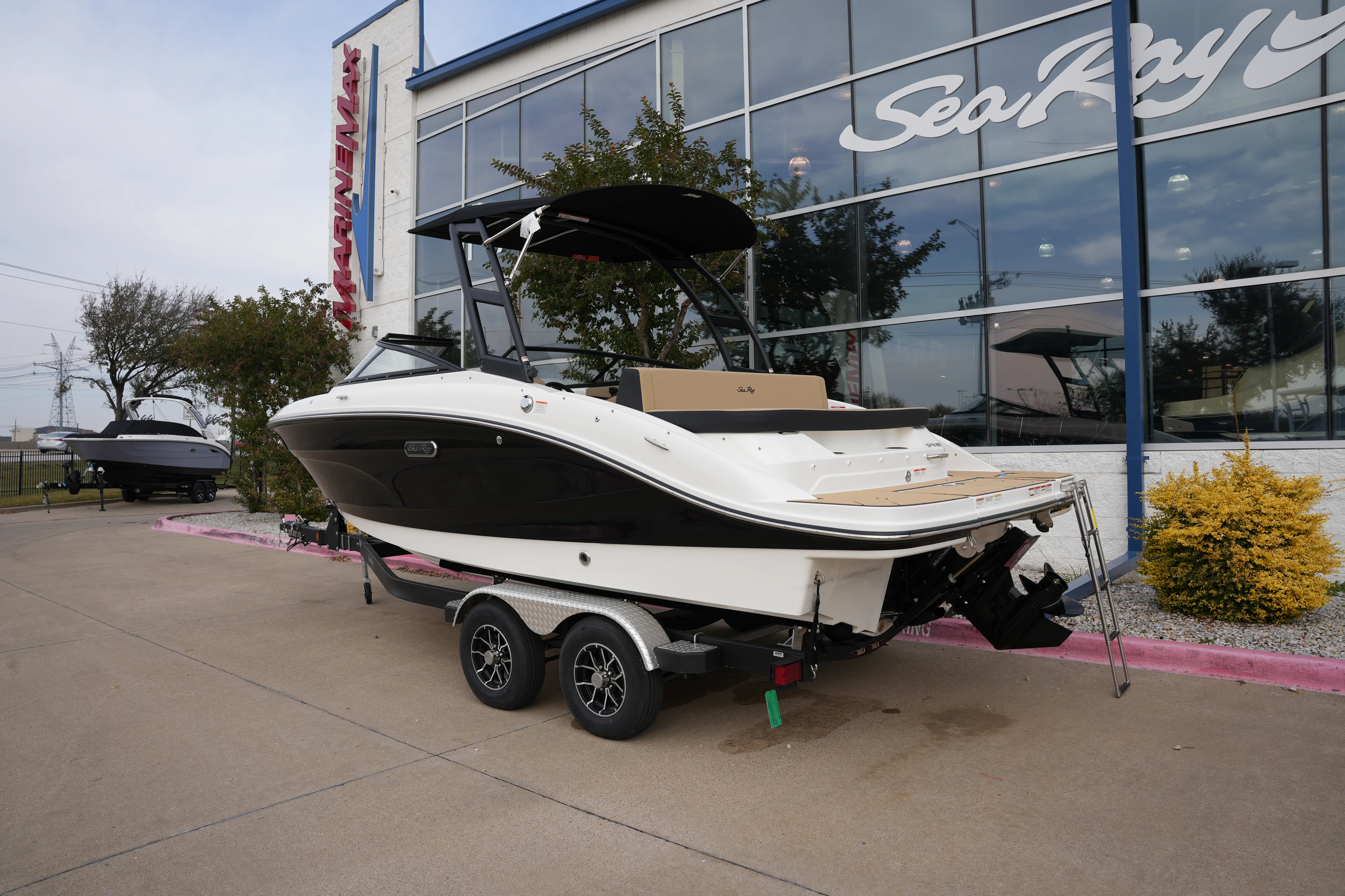 2026 Sea Ray SPX 210 Image Thumbnail #2