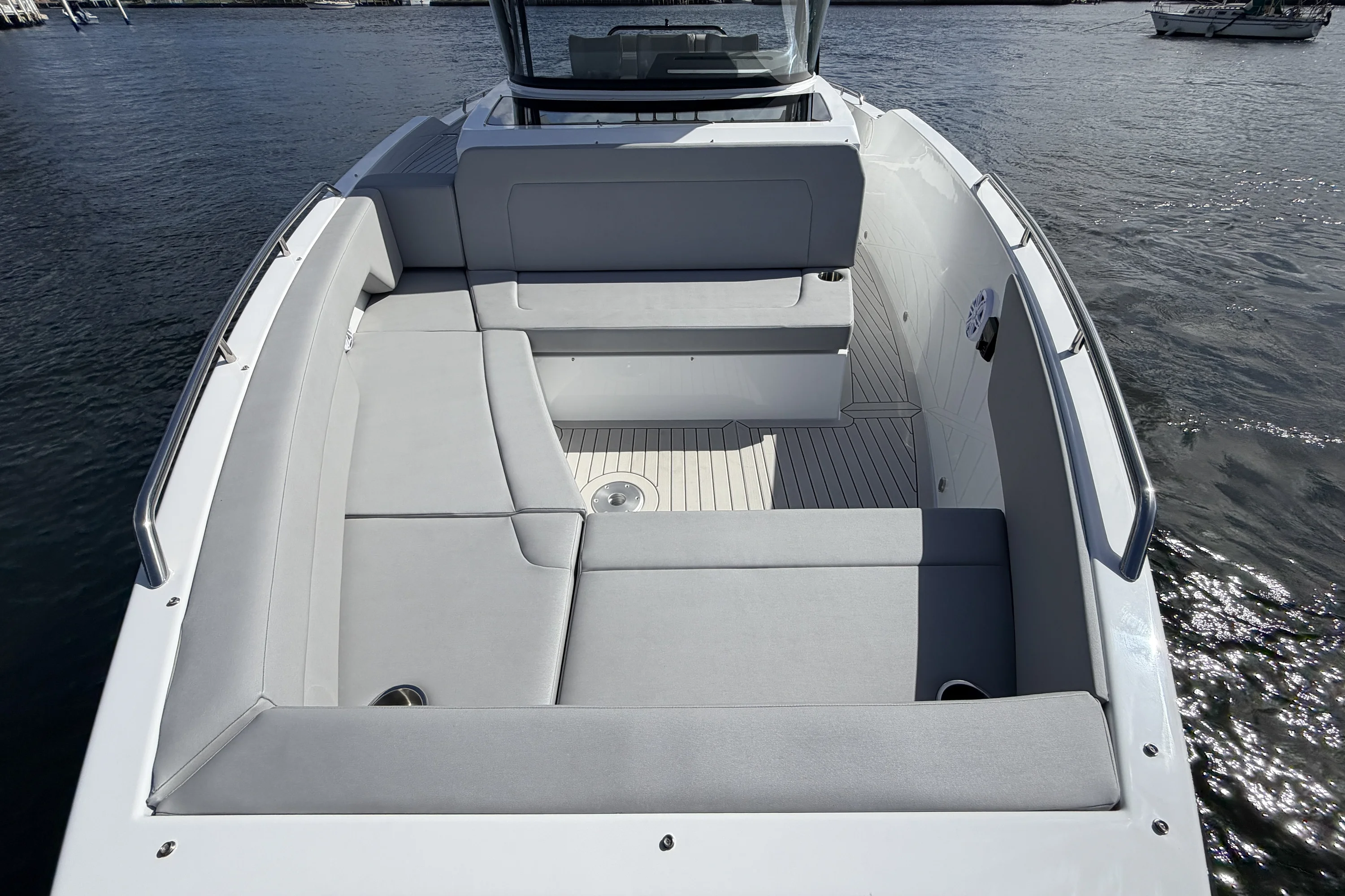 2026 Cruisers Yachts 38 VTR Image Thumbnail #38