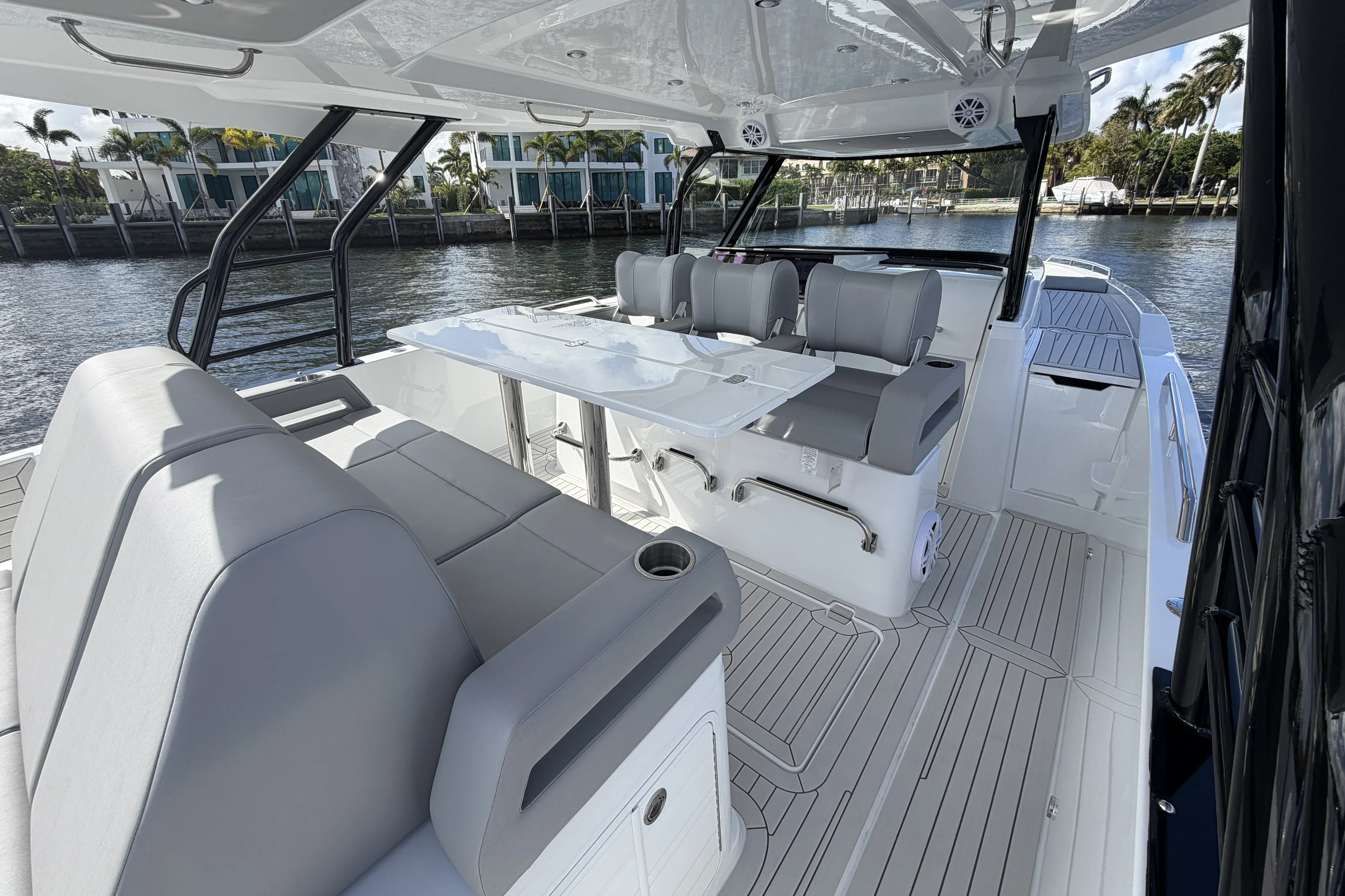 2026 Cruisers Yachts 38 VTR Image Thumbnail #30