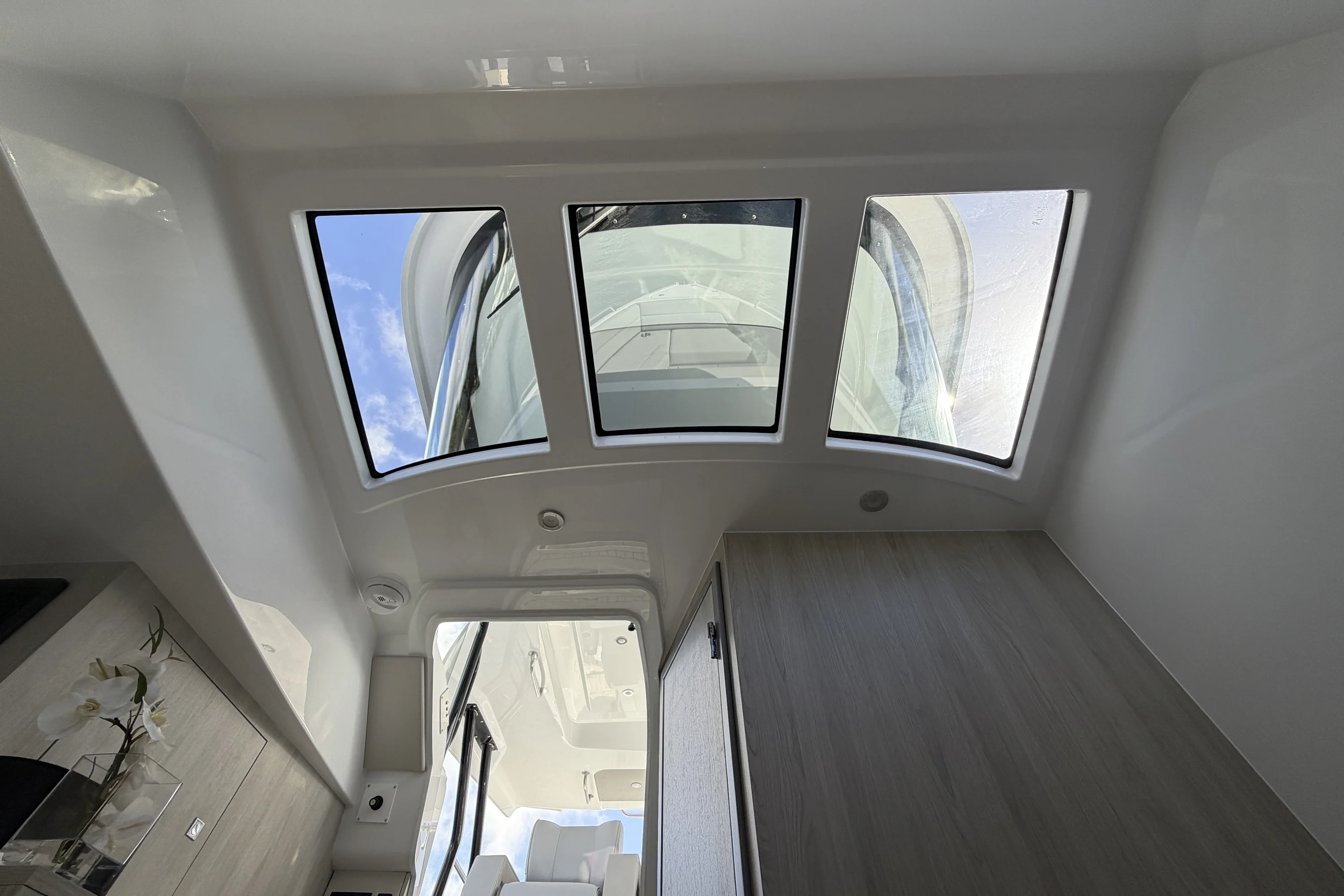 2026 Cruisers Yachts 38 VTR Image Thumbnail #47