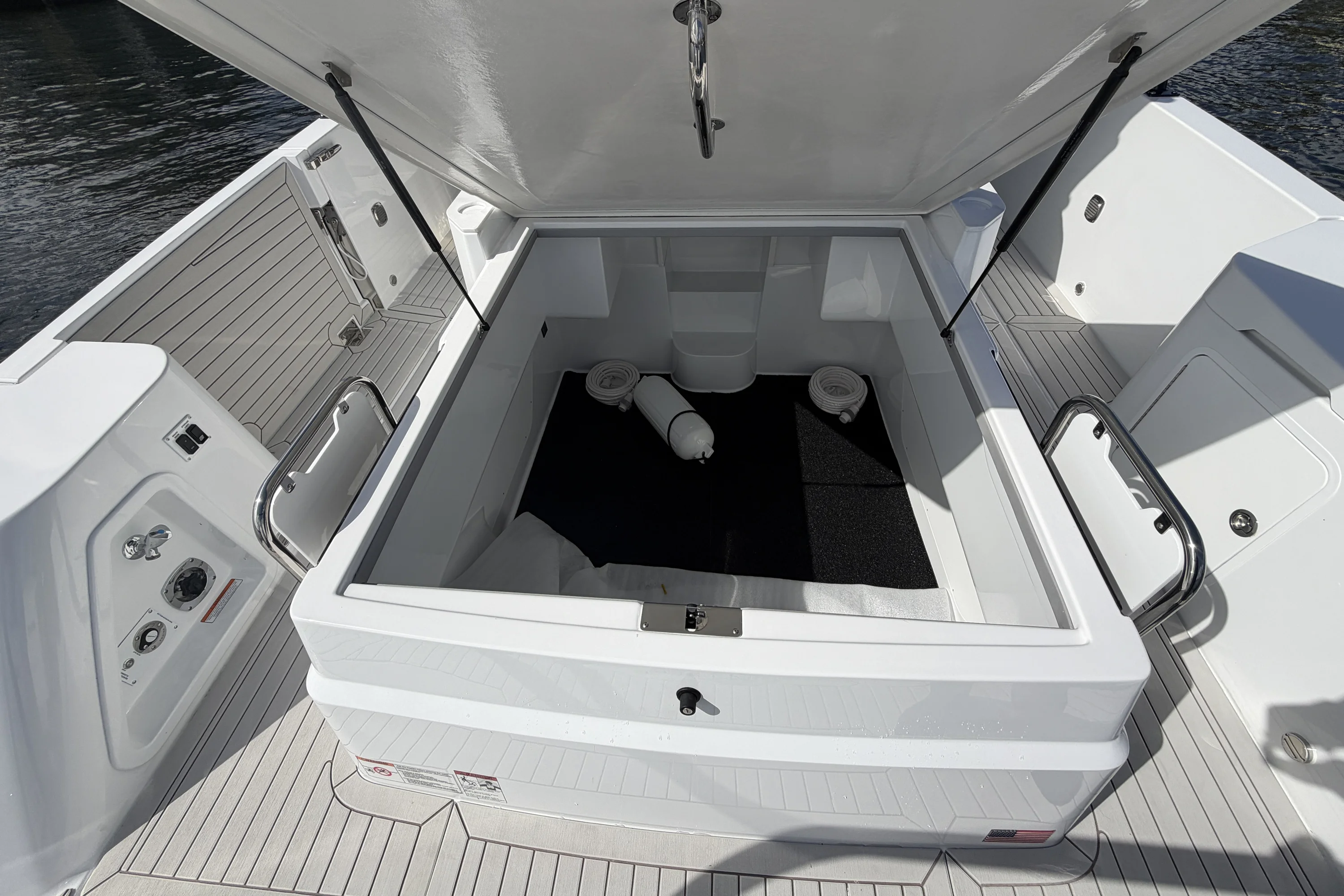 2026 Cruisers Yachts 38 VTR Image Thumbnail #20