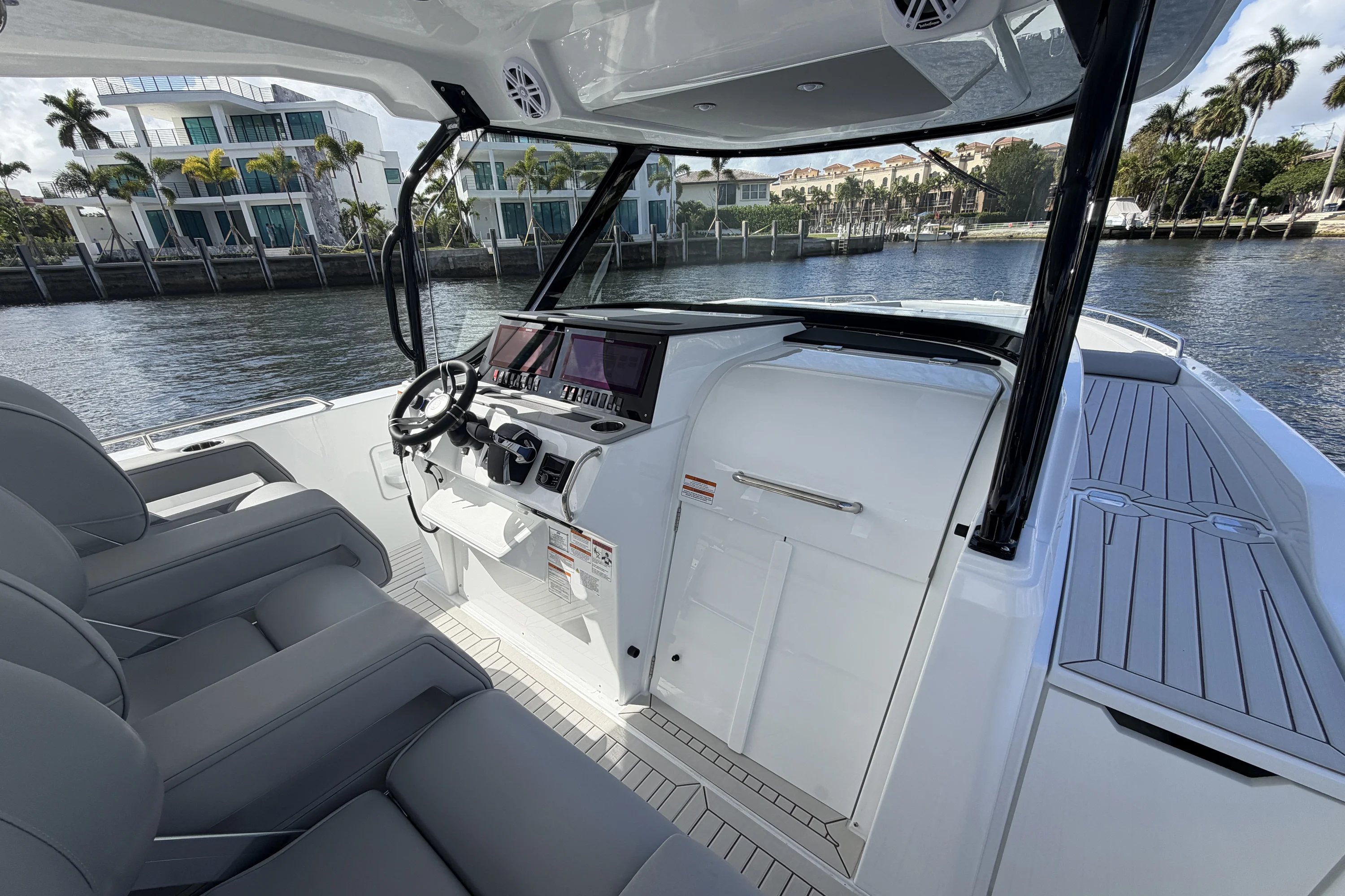 2026 Cruisers Yachts 38 VTR Image Thumbnail #32