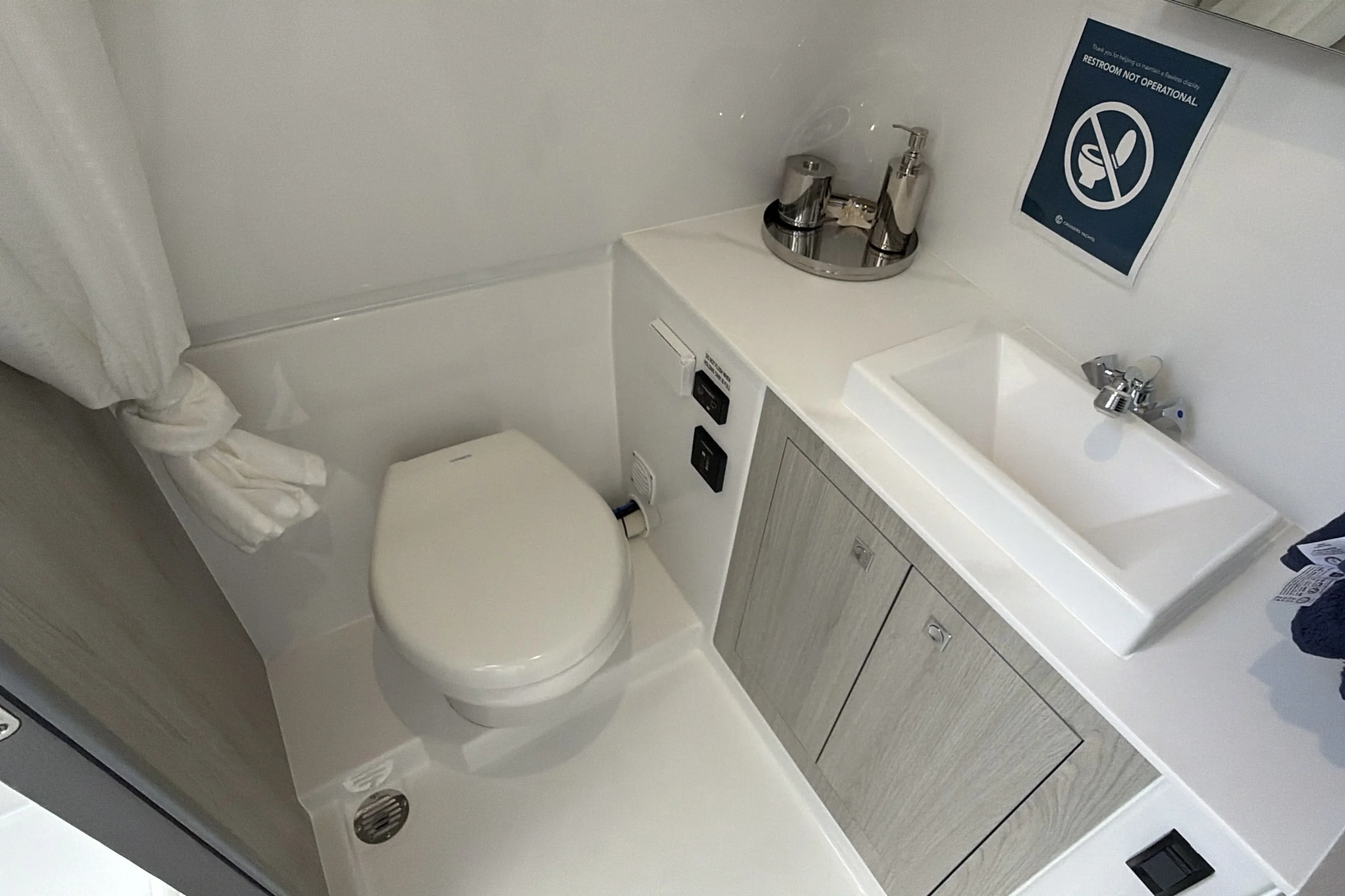 2026 Cruisers Yachts 38 VTR Image Thumbnail #49