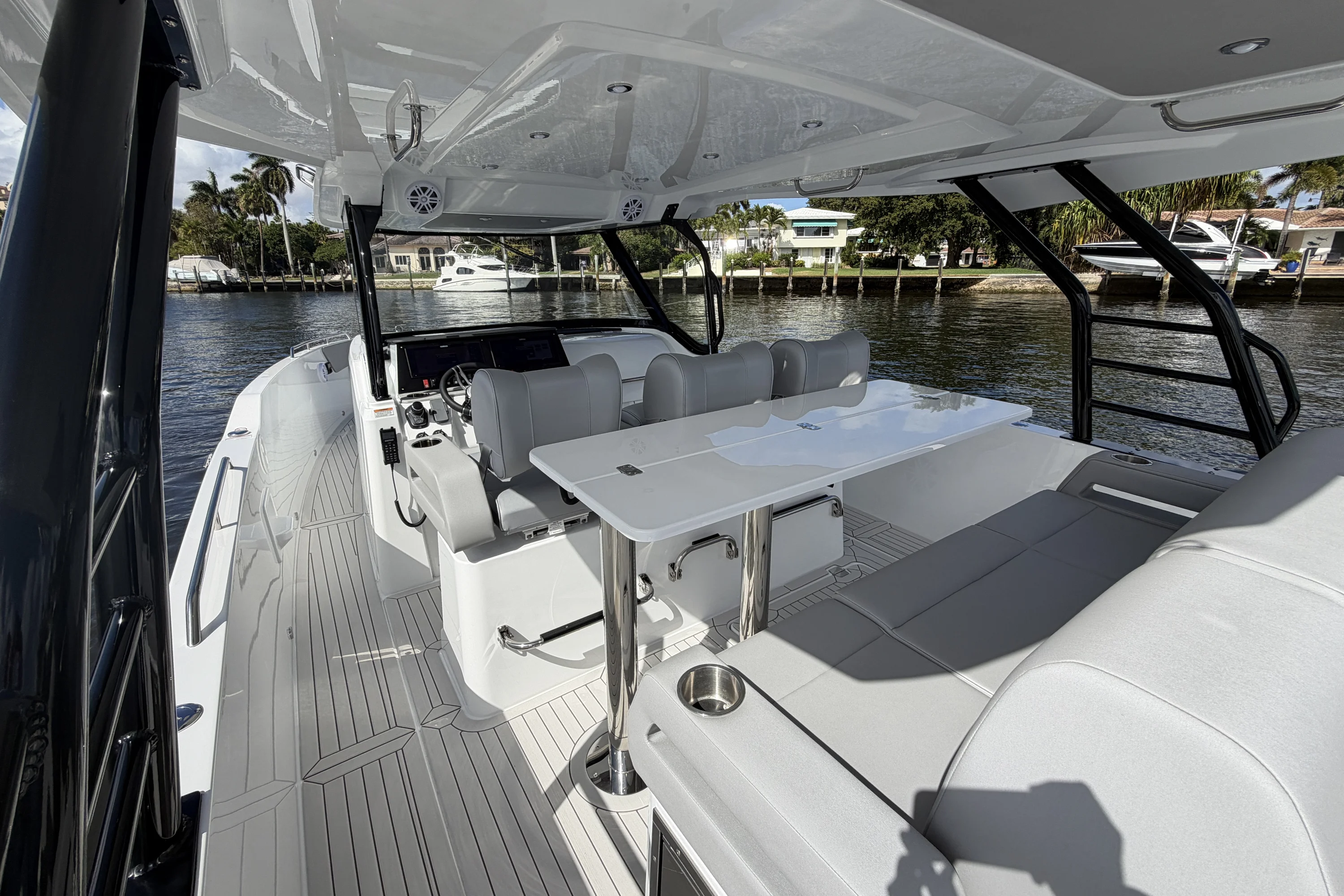 2026 Cruisers Yachts 38 VTR Image Thumbnail #26