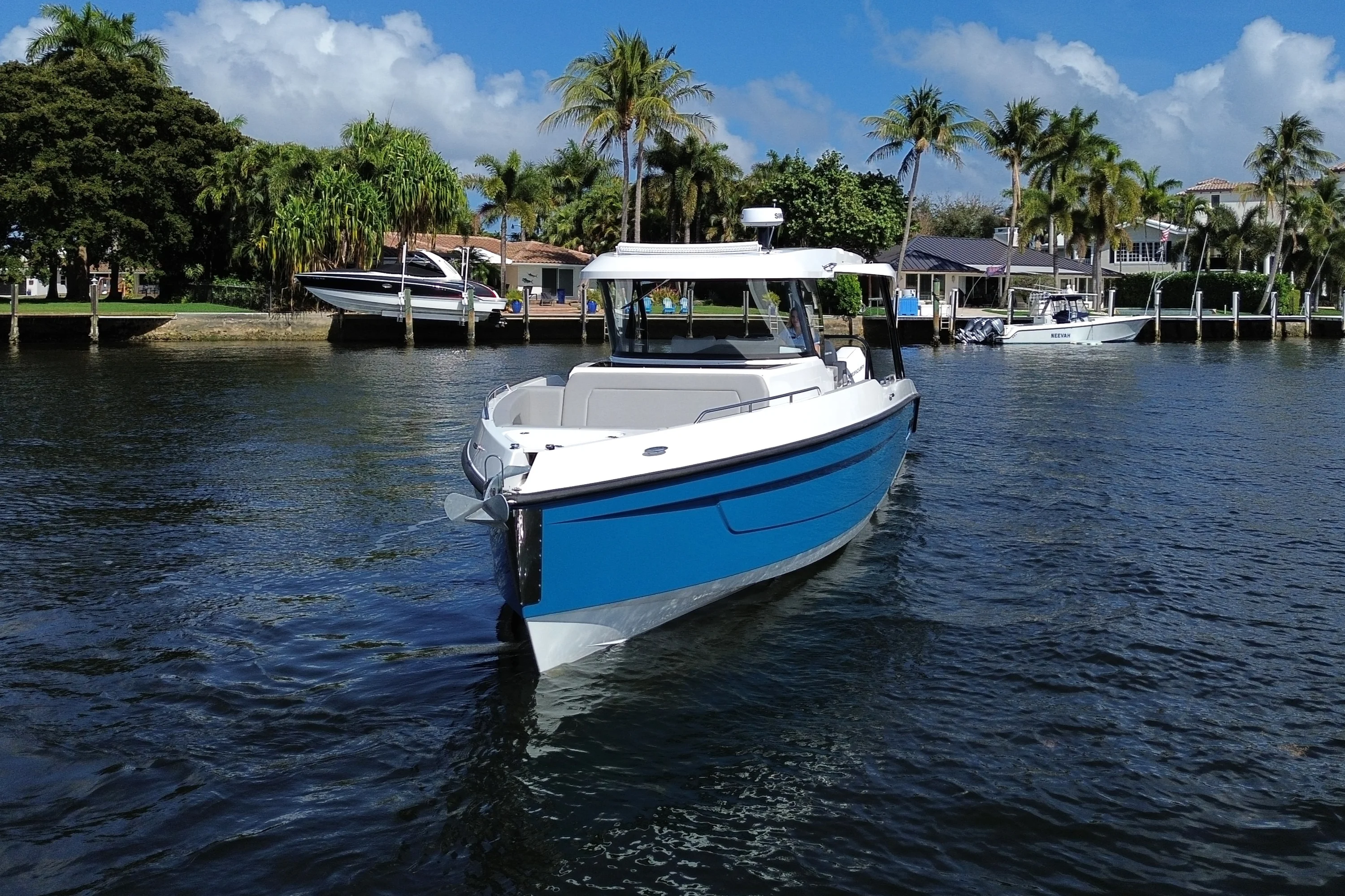 2026 Cruisers Yachts 38 VTR Image Thumbnail #9