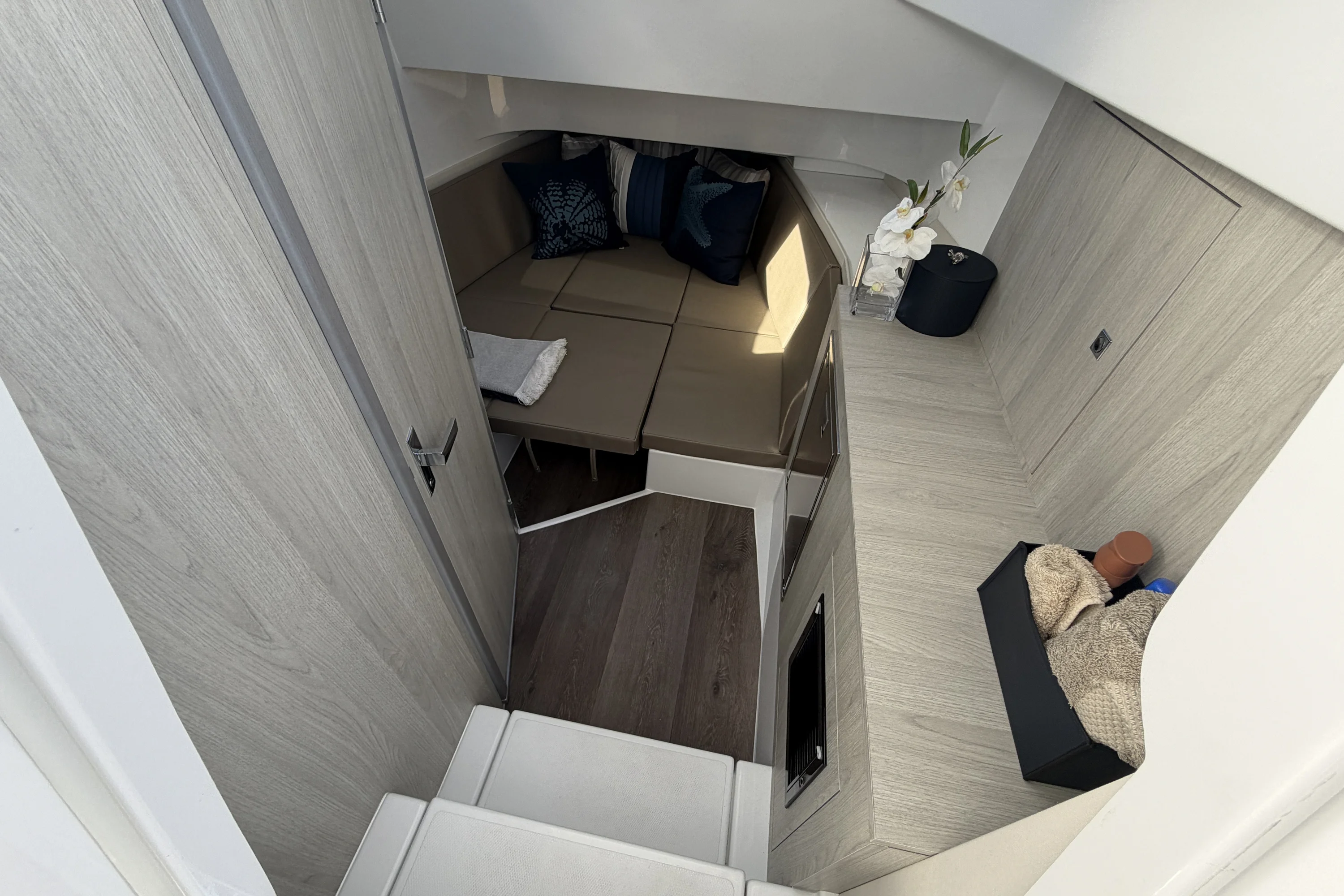 2026 Cruisers Yachts 38 VTR Image Thumbnail #43