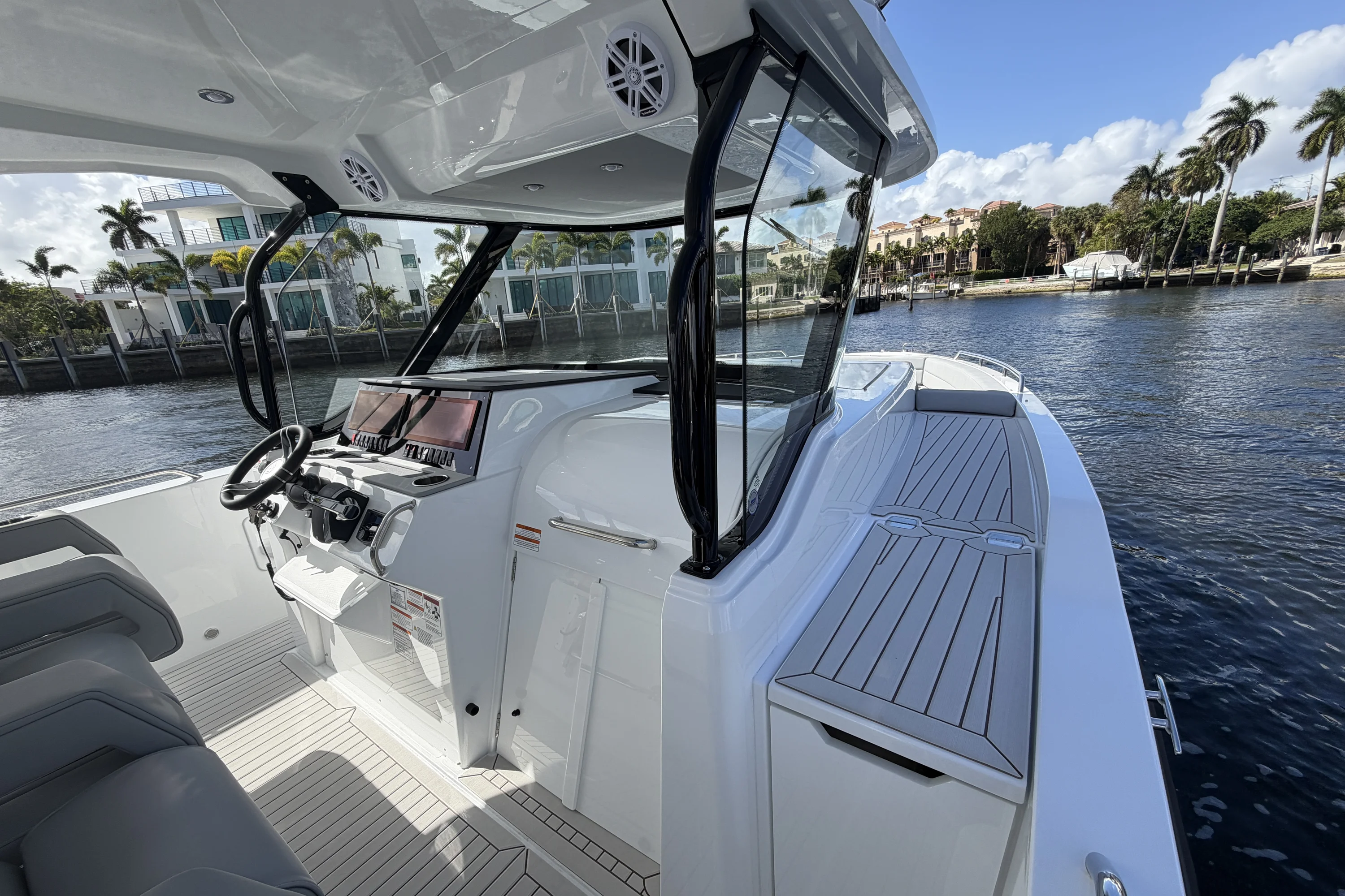 2026 Cruisers Yachts 38 VTR Image Thumbnail #31