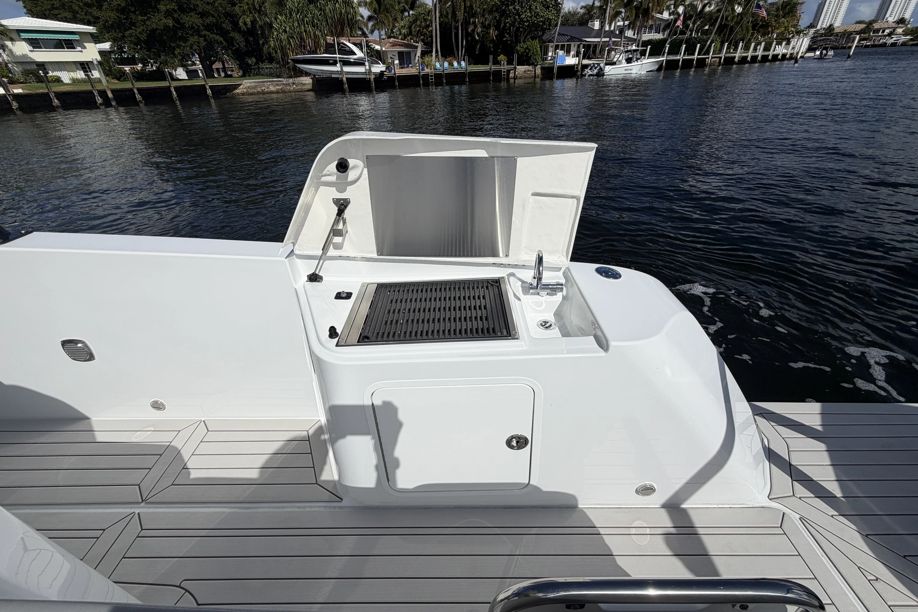 2026 Cruisers Yachts 38 VTR Image Thumbnail #19