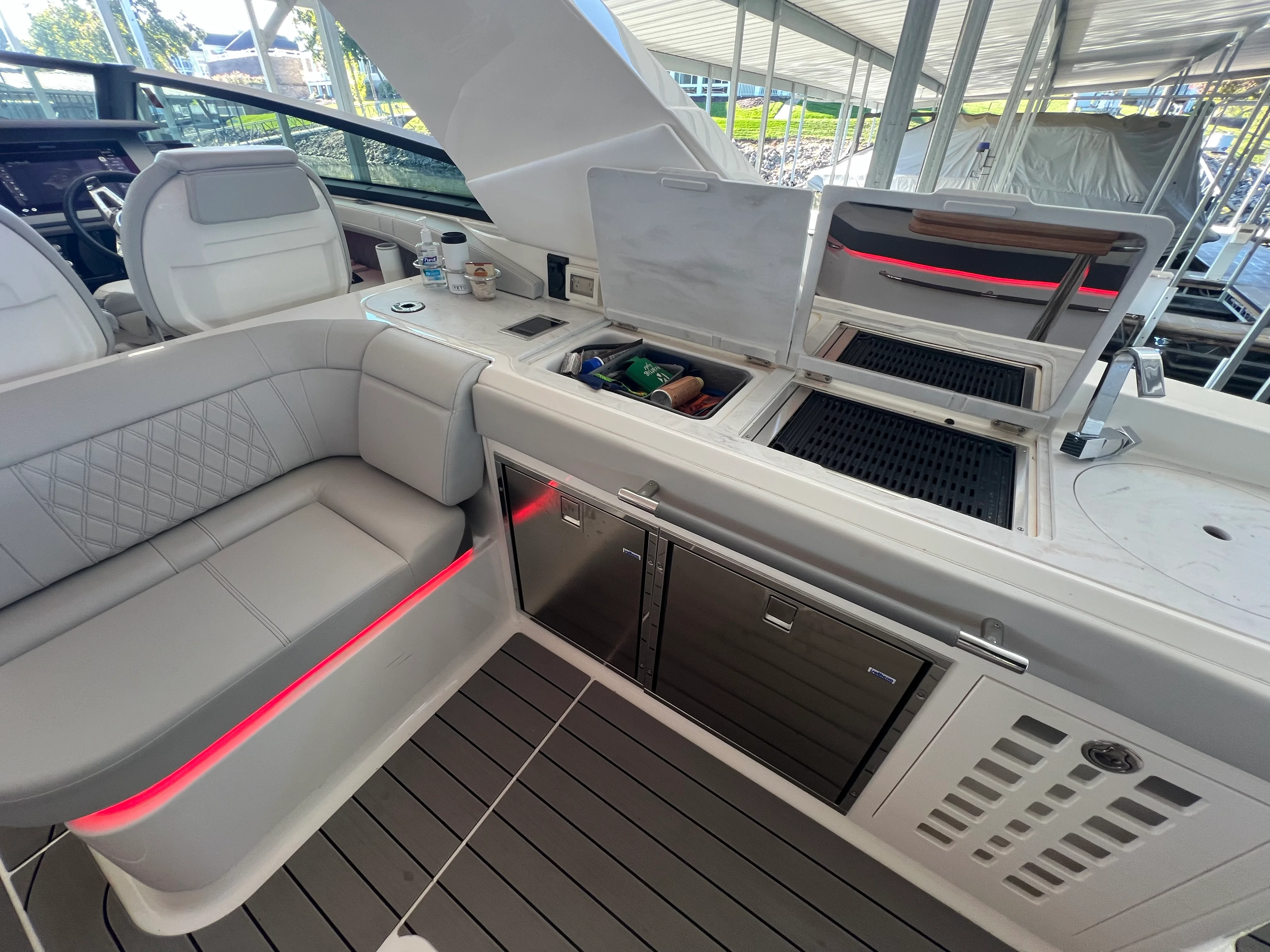 2022 Sea Ray 400 SLX Image Thumbnail #8