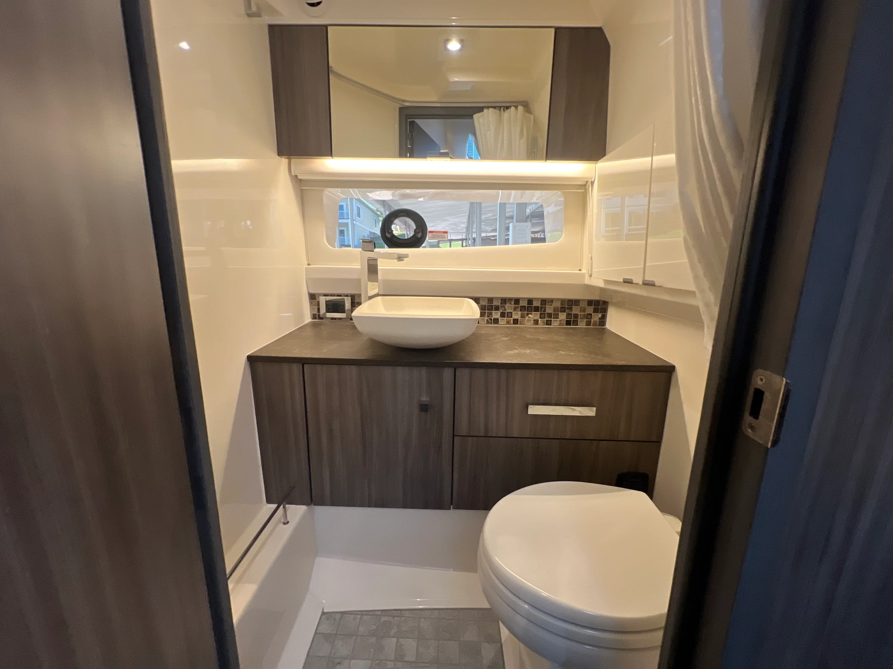 2022 Sea Ray 400 SLX Image Thumbnail #19