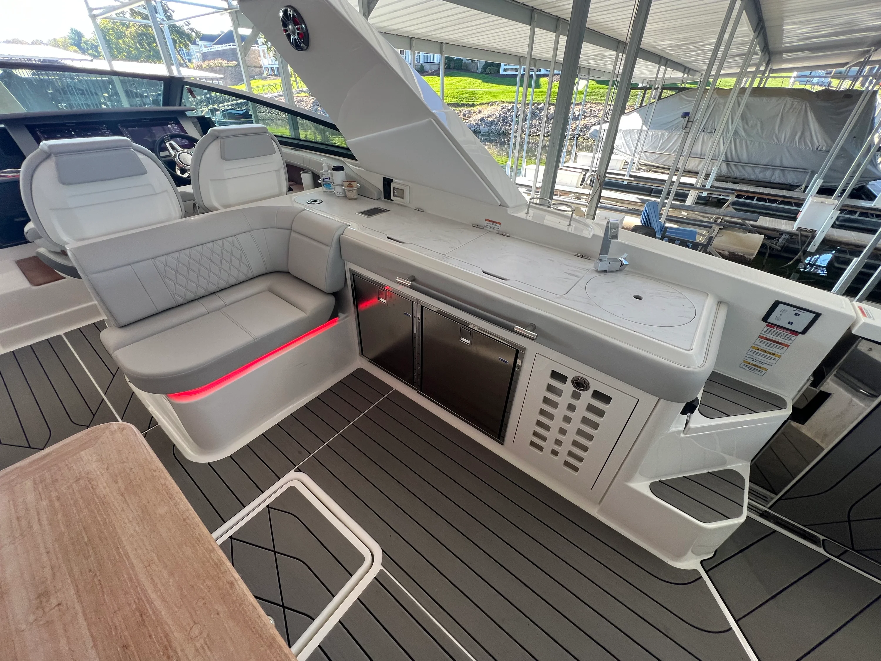 2022 Sea Ray 400 SLX Image Thumbnail #7