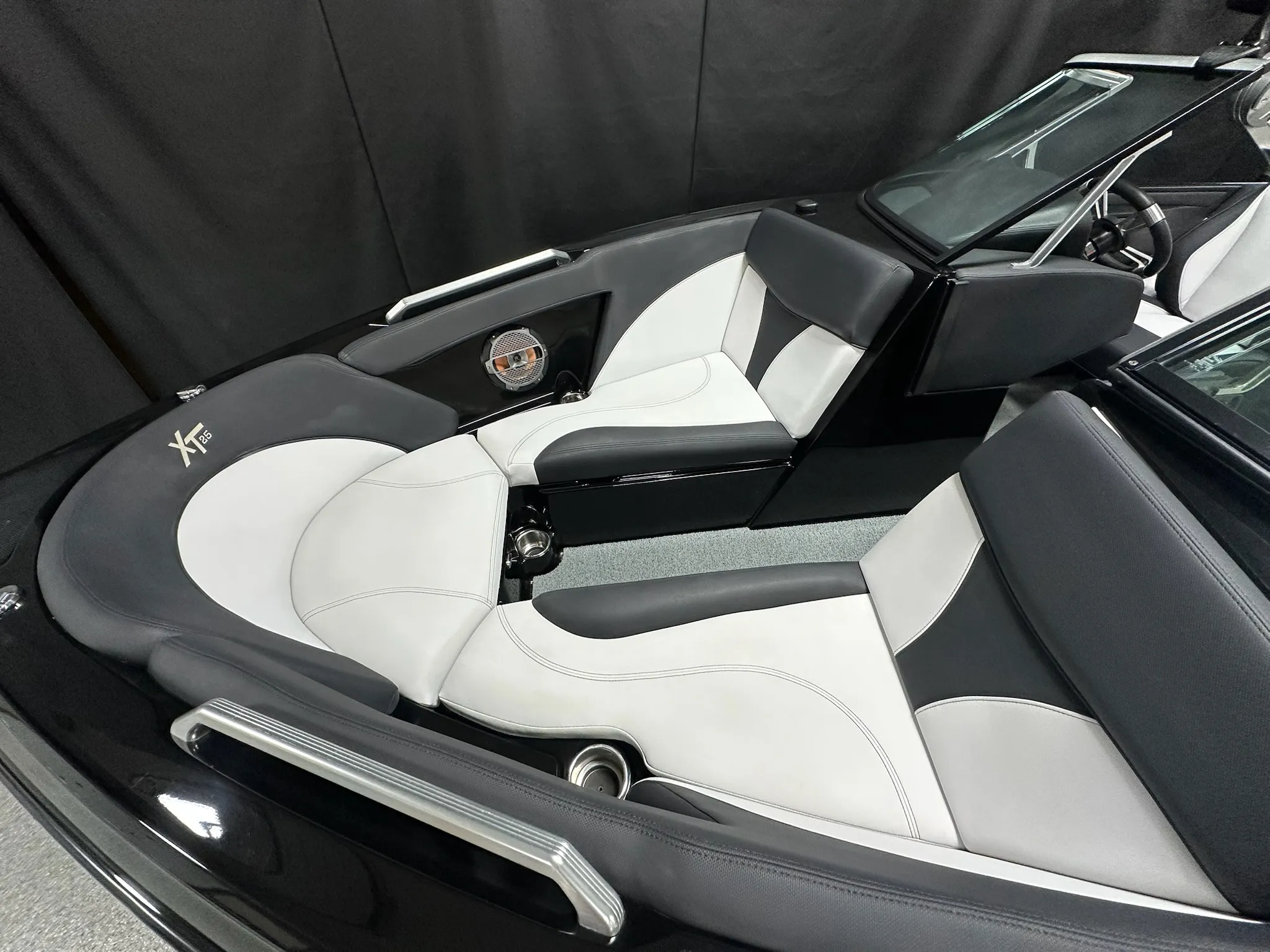 2020 Mastercraft XT25 Image Thumbnail #4