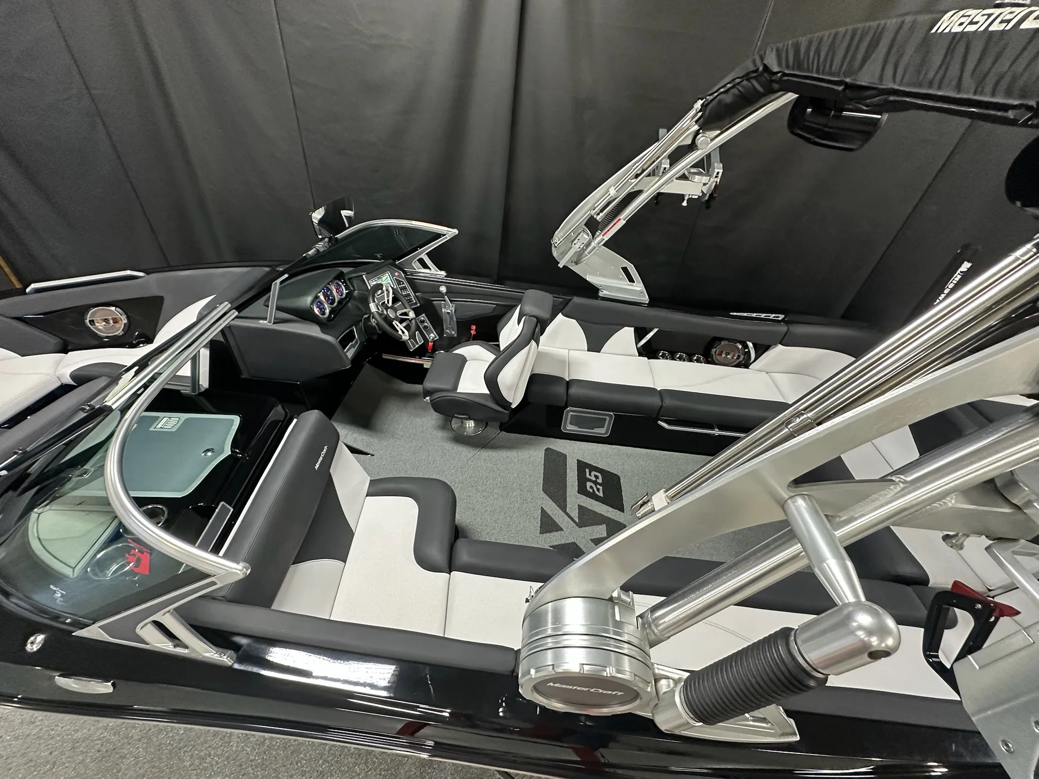 2020 Mastercraft XT25 Image Thumbnail #2