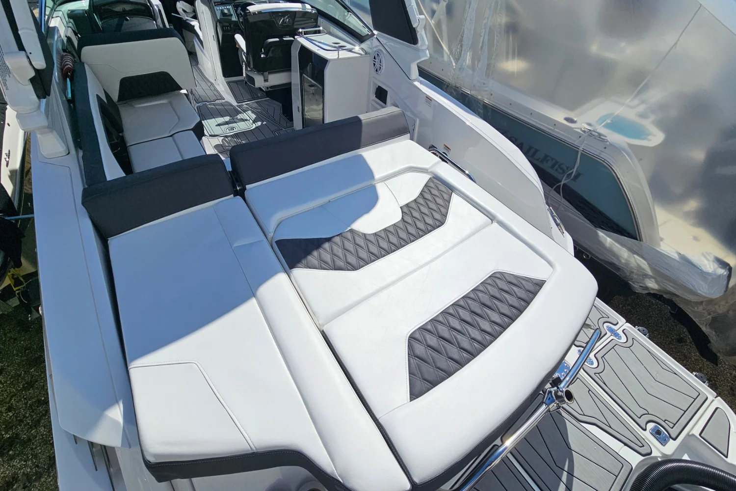 2024 Monterey 305 SS Image Thumbnail #18