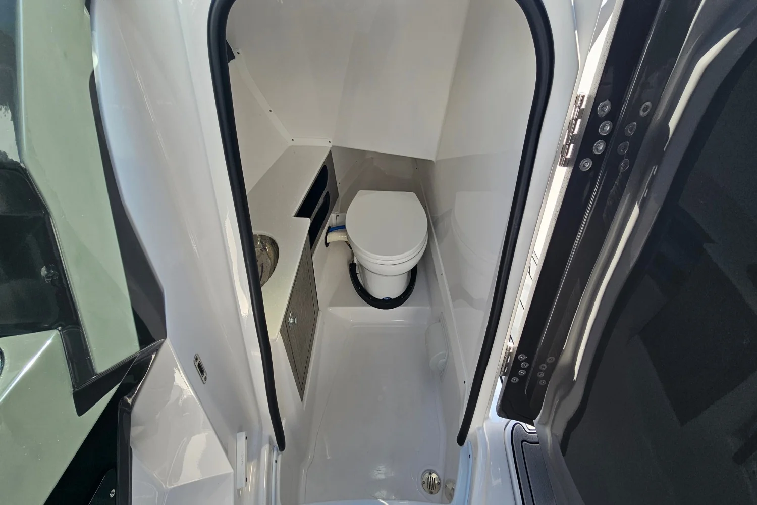 2024 Monterey 305 SS Image Thumbnail #33