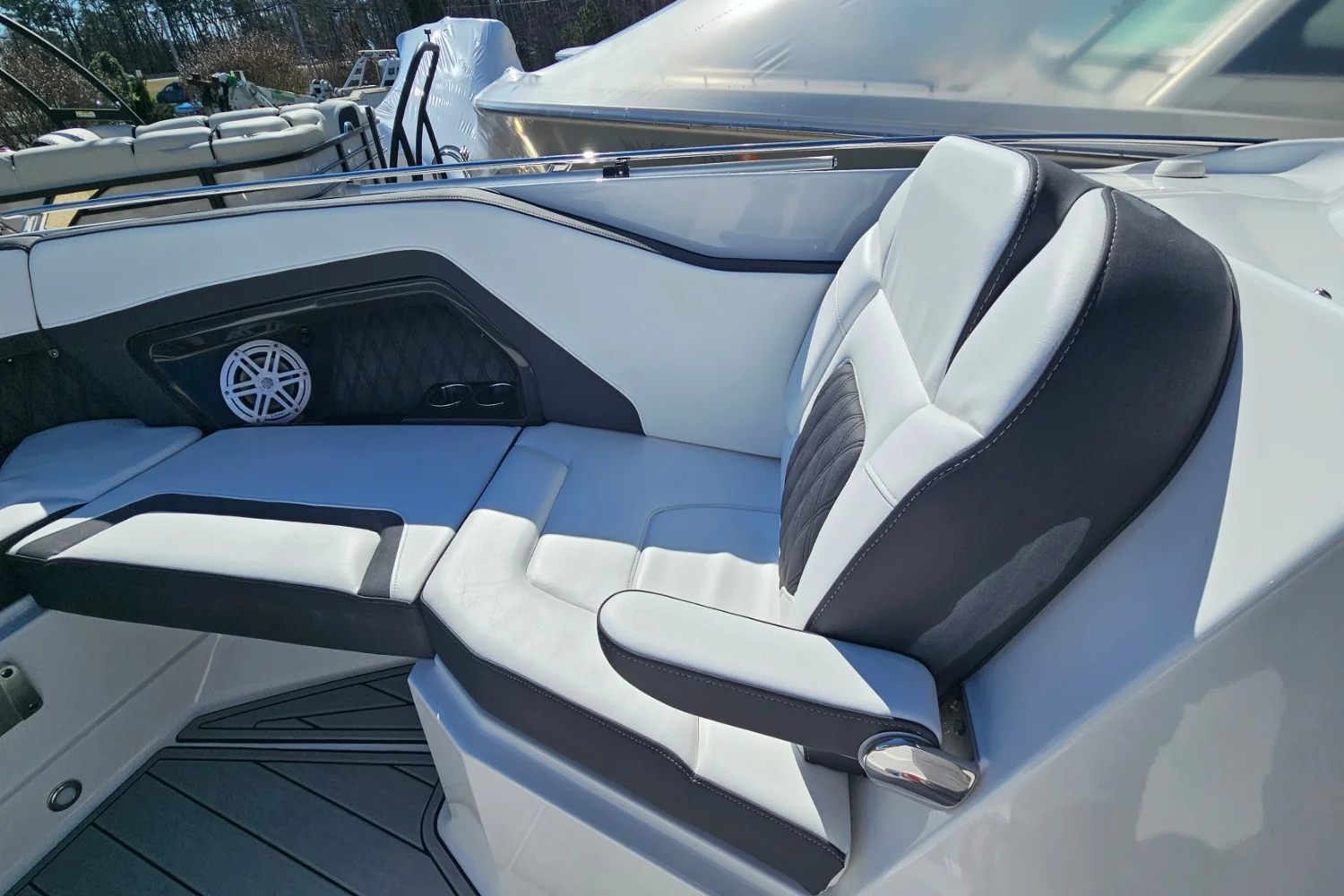 2024 Monterey 305 SS Image Thumbnail #39