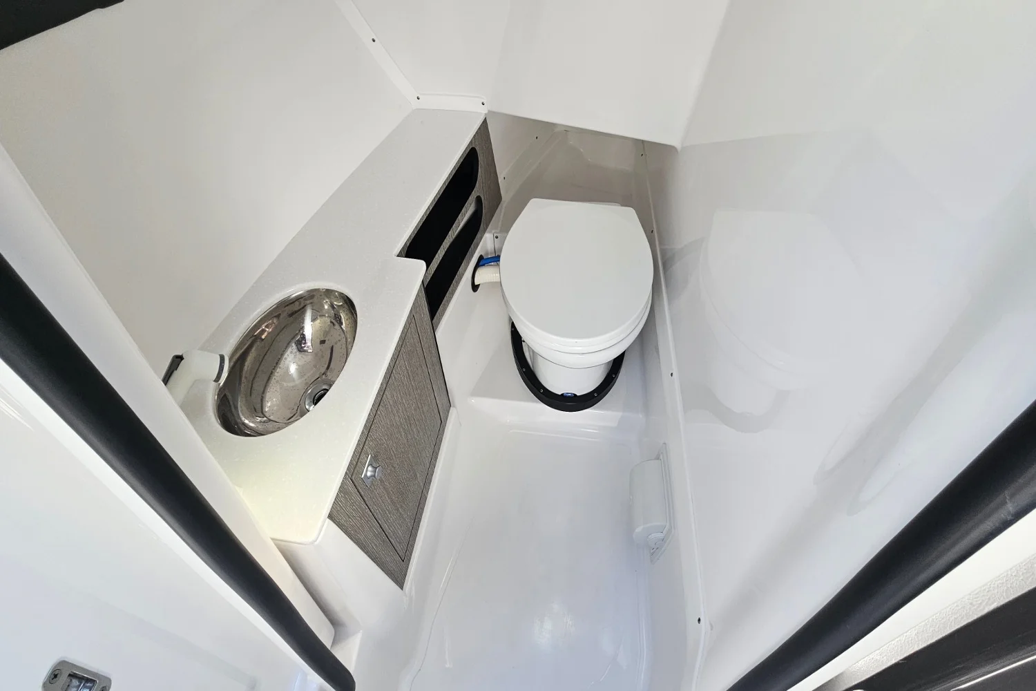 2024 Monterey 305 SS Image Thumbnail #32