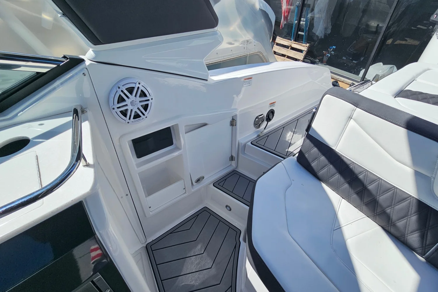 2024 Monterey 305 SS Image Thumbnail #20