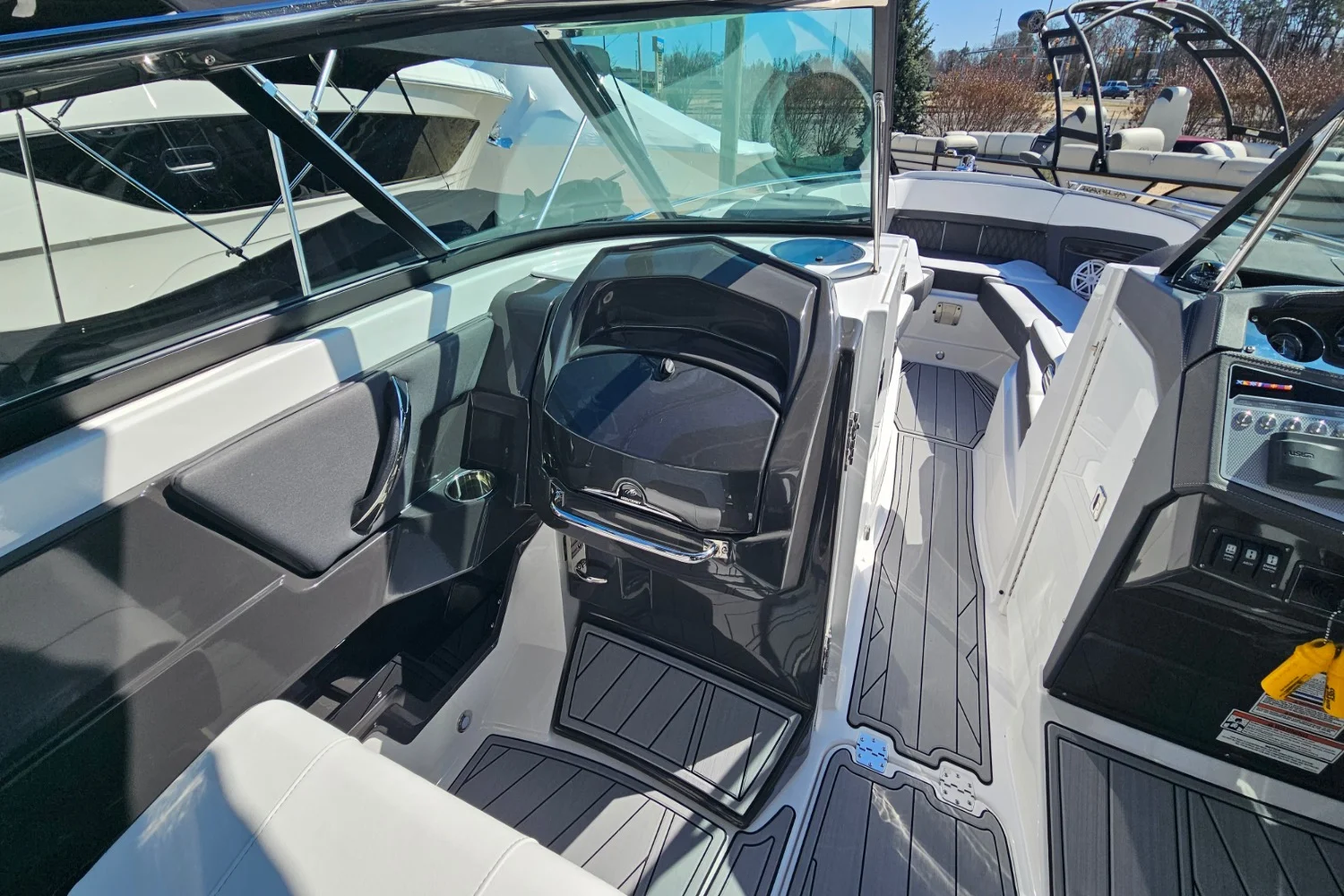 2024 Monterey 305 SS Image Thumbnail #31