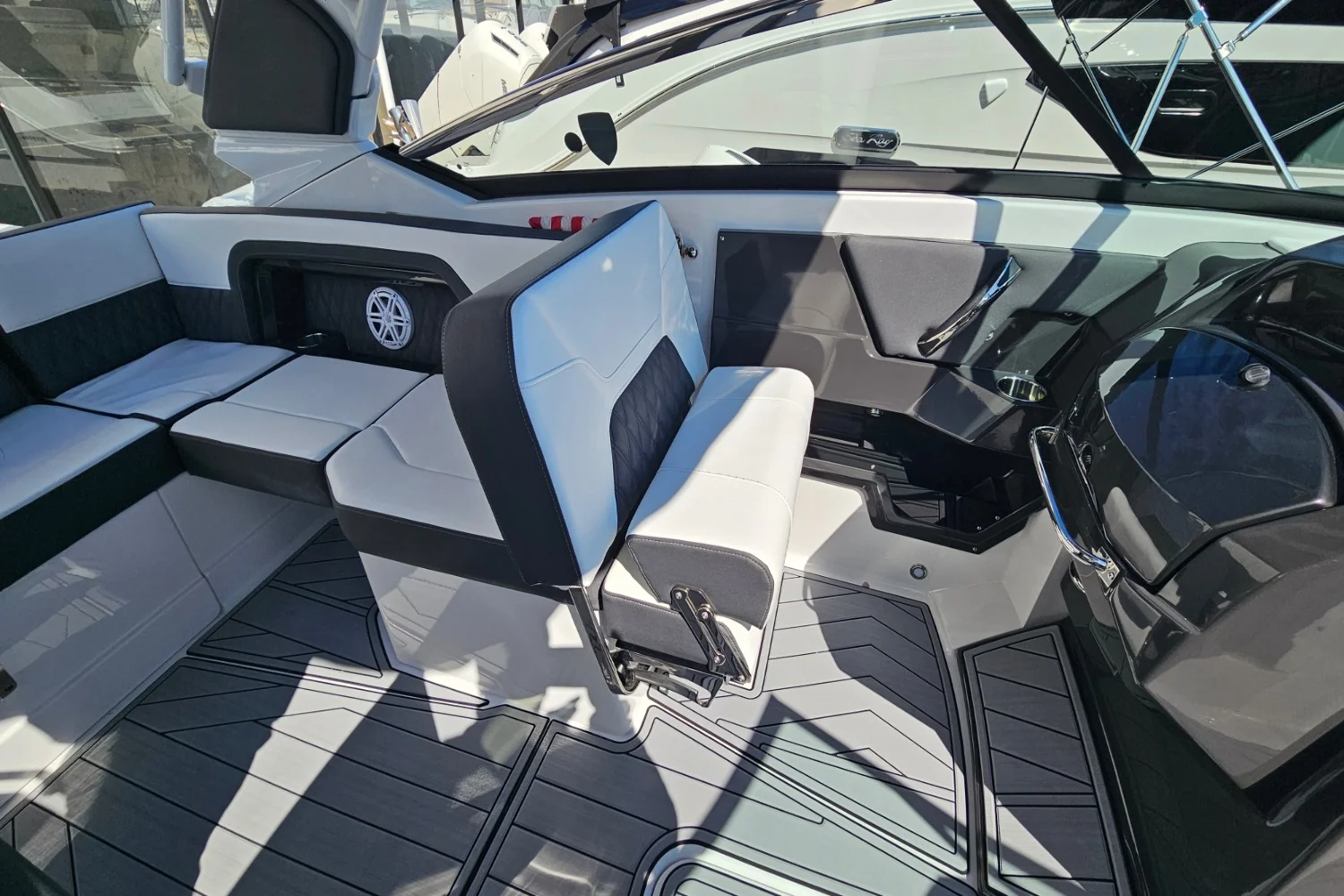 2024 Monterey 305 SS Image Thumbnail #30