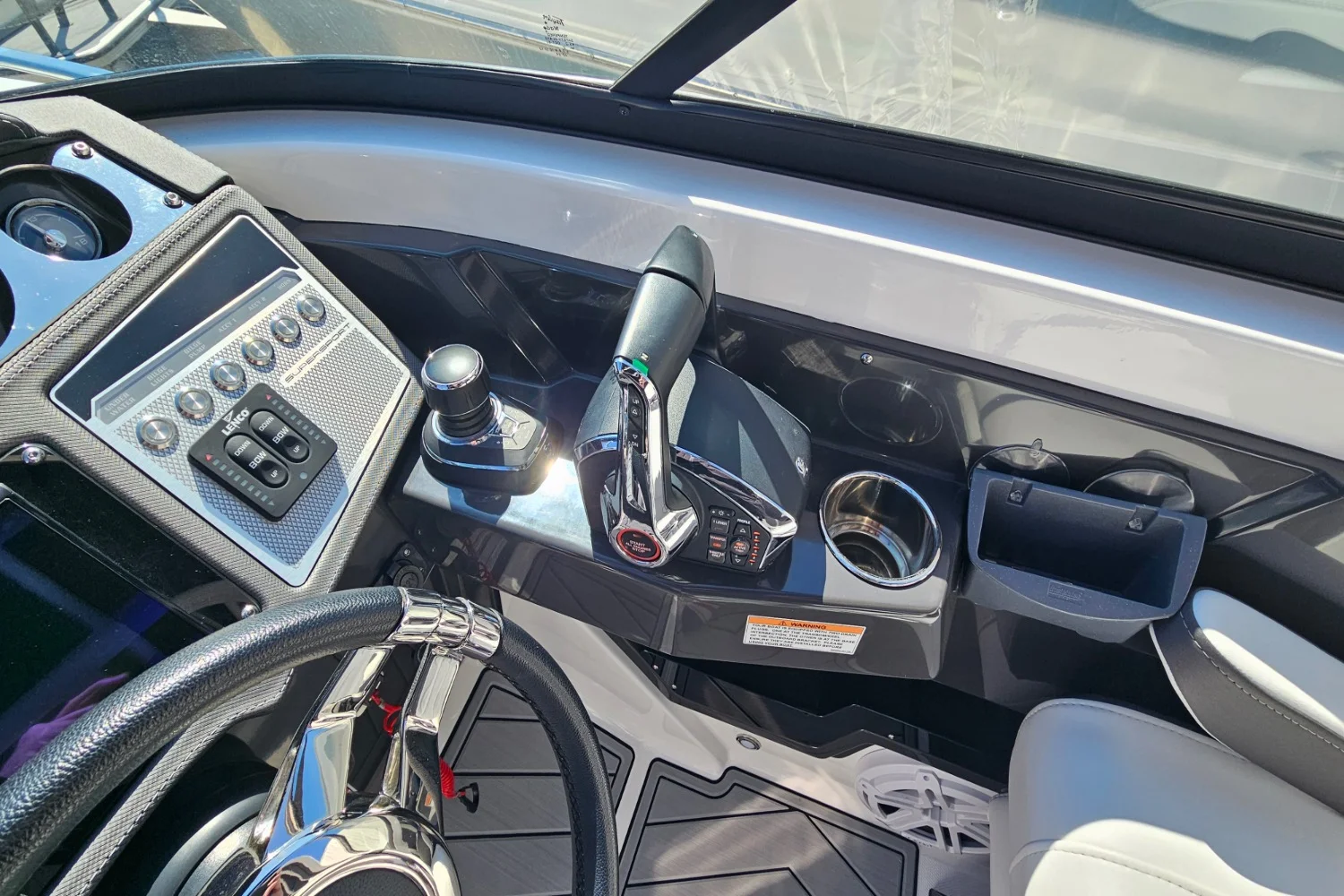 2024 Monterey 305 SS Image Thumbnail #29