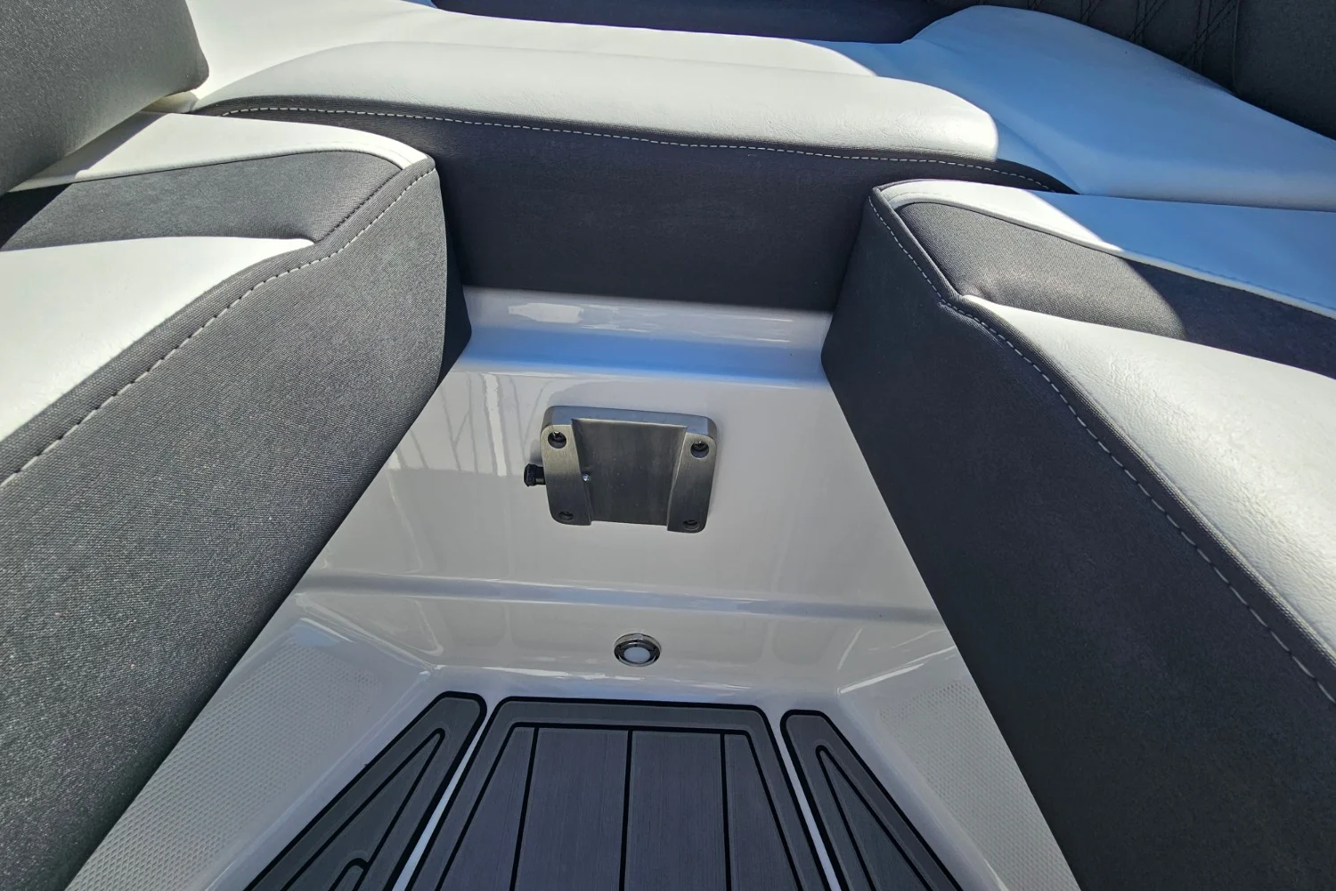 2024 Monterey 305 SS Image Thumbnail #37