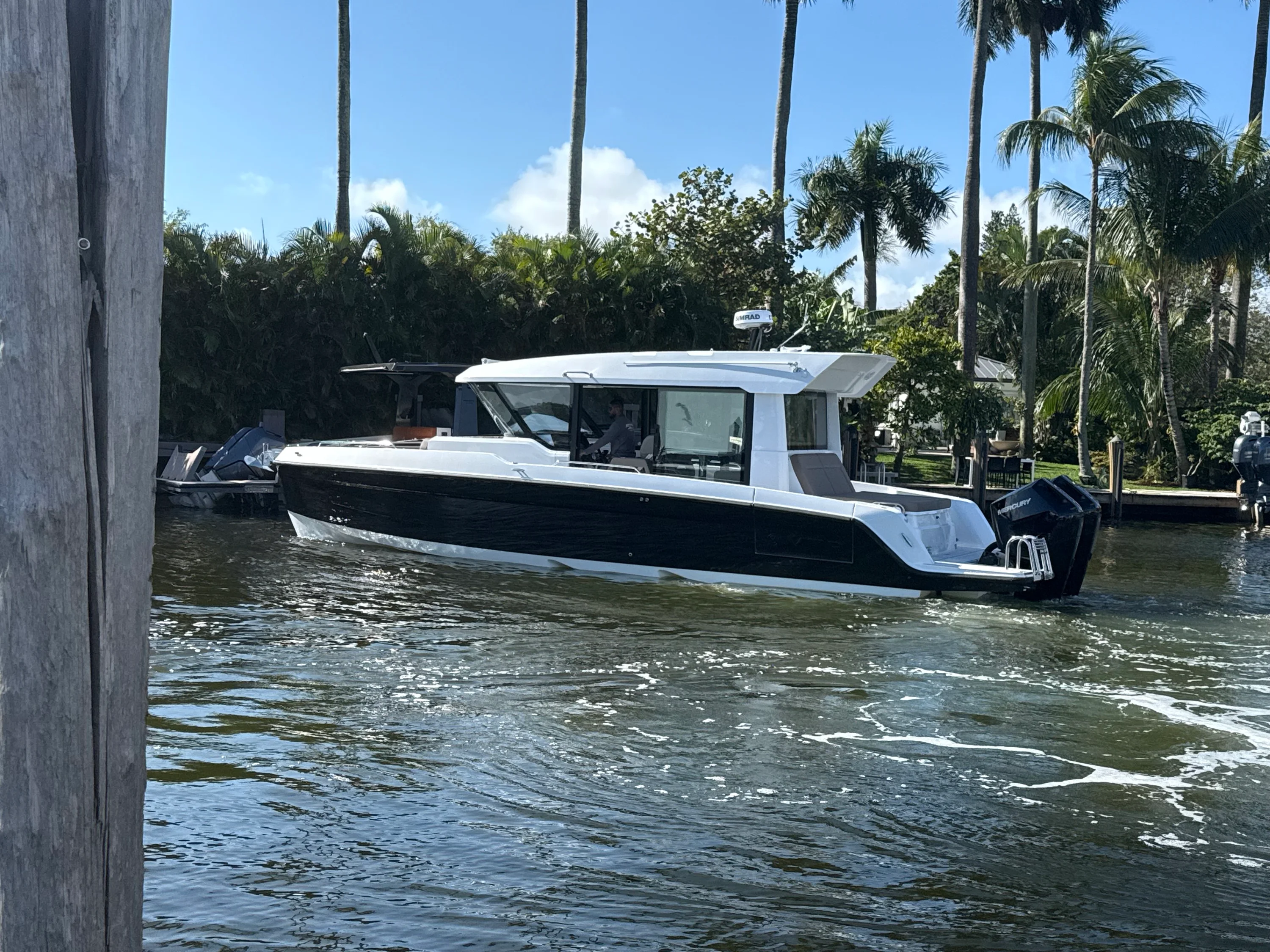 2026 Cruisers Yachts 38 VTR EC Image Thumbnail #8