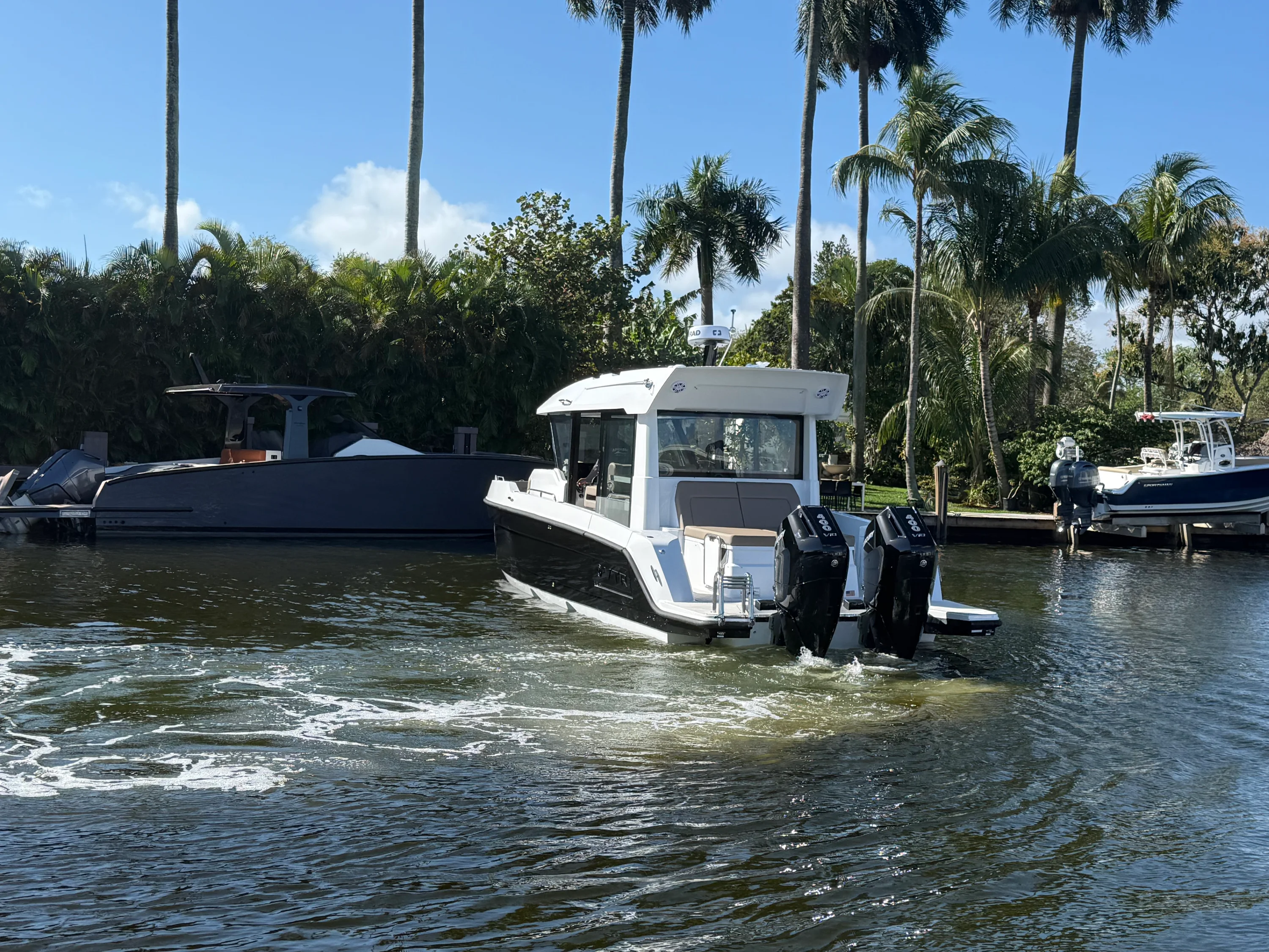 2026 Cruisers Yachts 38 VTR EC Image Thumbnail #4