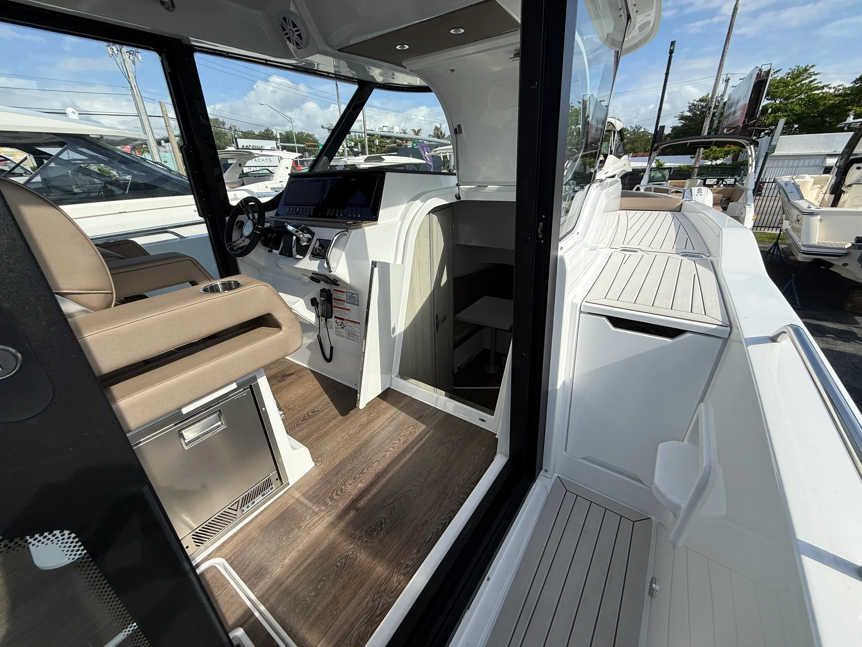 2026 Cruisers Yachts 38 VTR EC Image Thumbnail #15