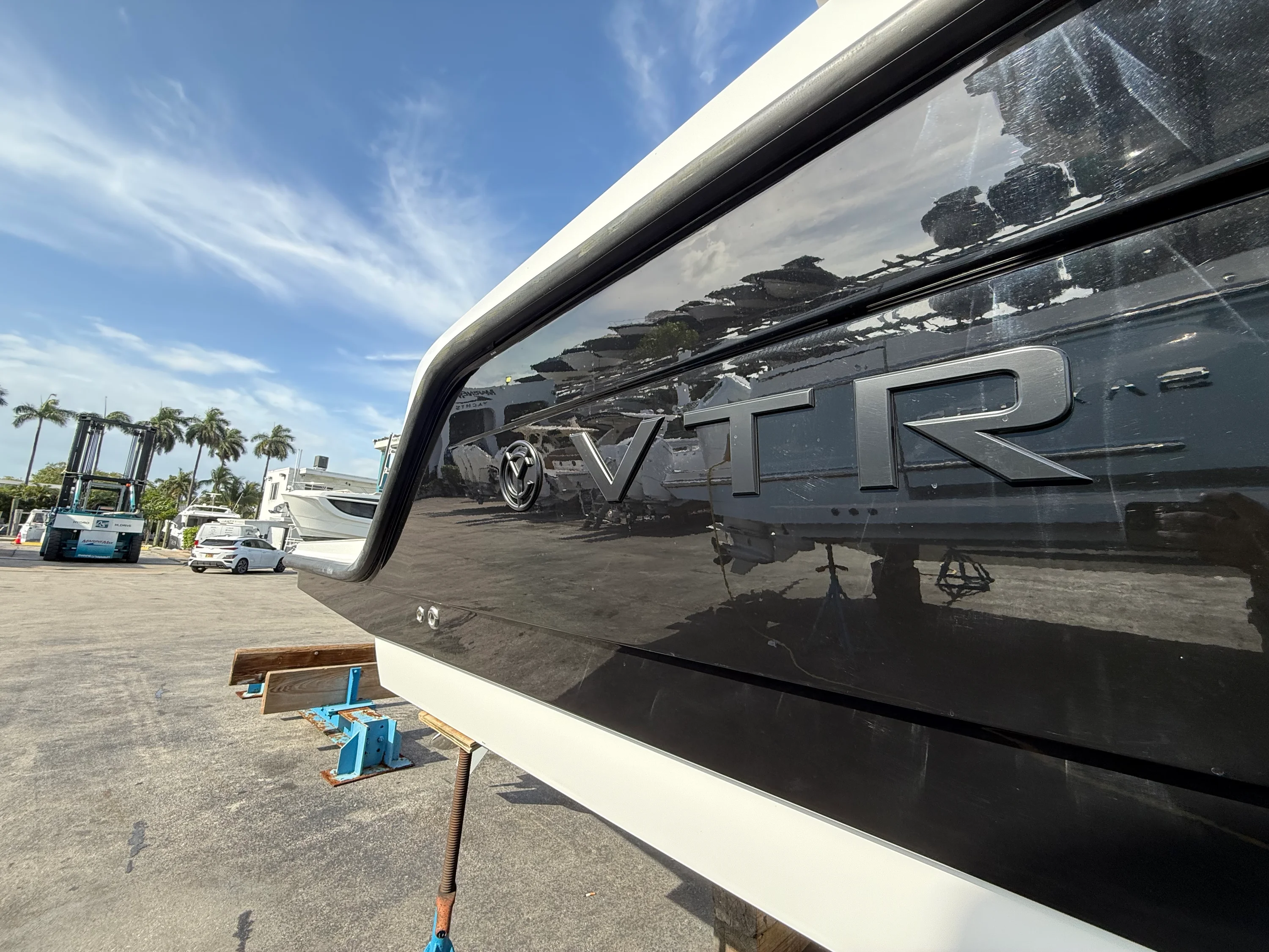 2026 Cruisers Yachts 38 VTR EC Image Thumbnail #9