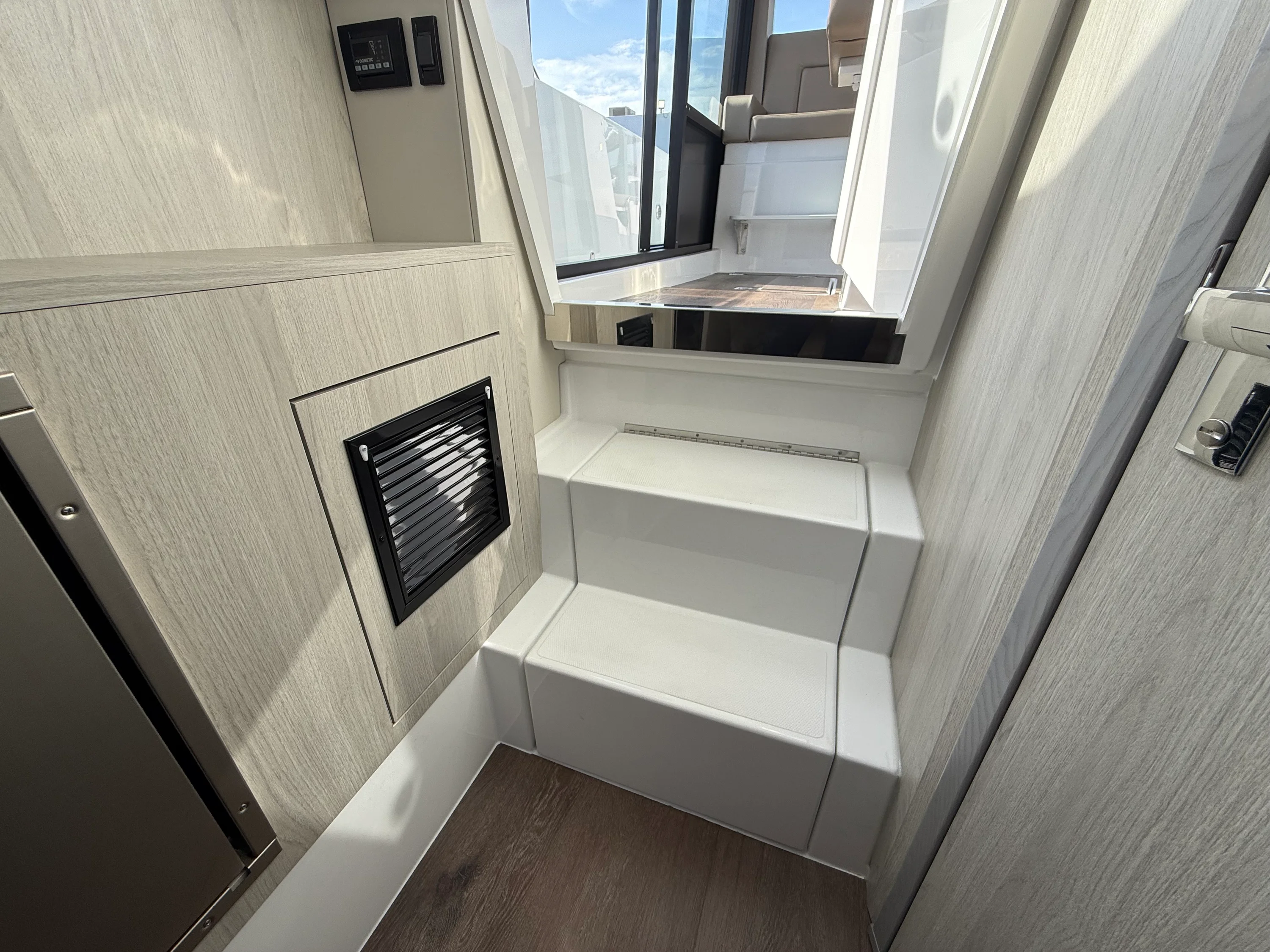 2026 Cruisers Yachts 38 VTR EC Image Thumbnail #27