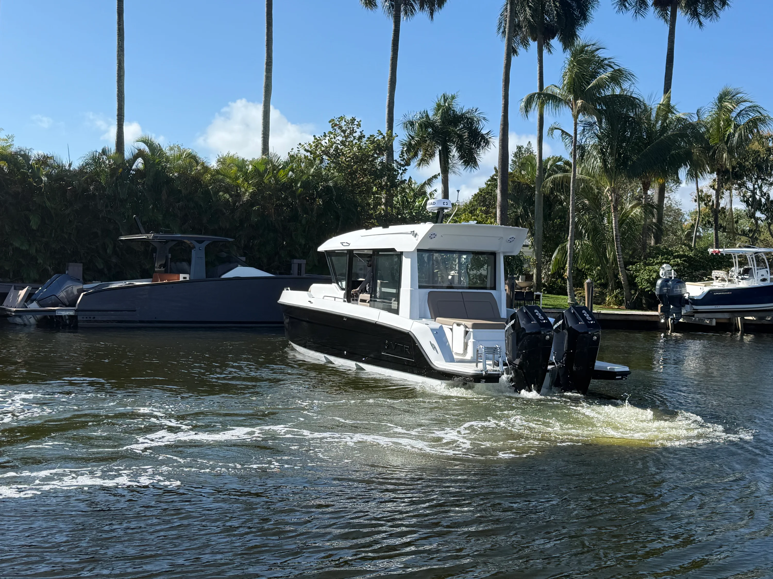 2026 Cruisers Yachts 38 VTR EC Image Thumbnail #5